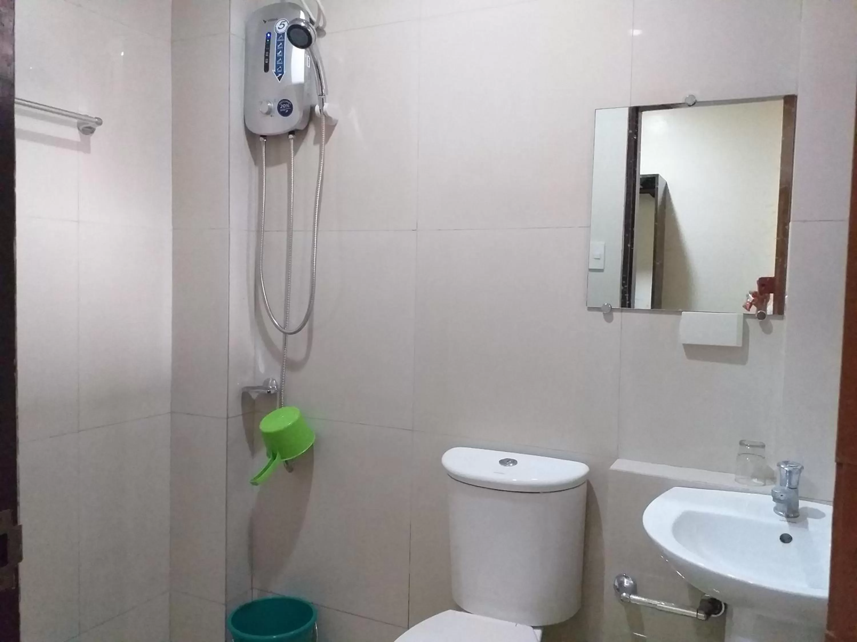 Shower in Devayn's Inn