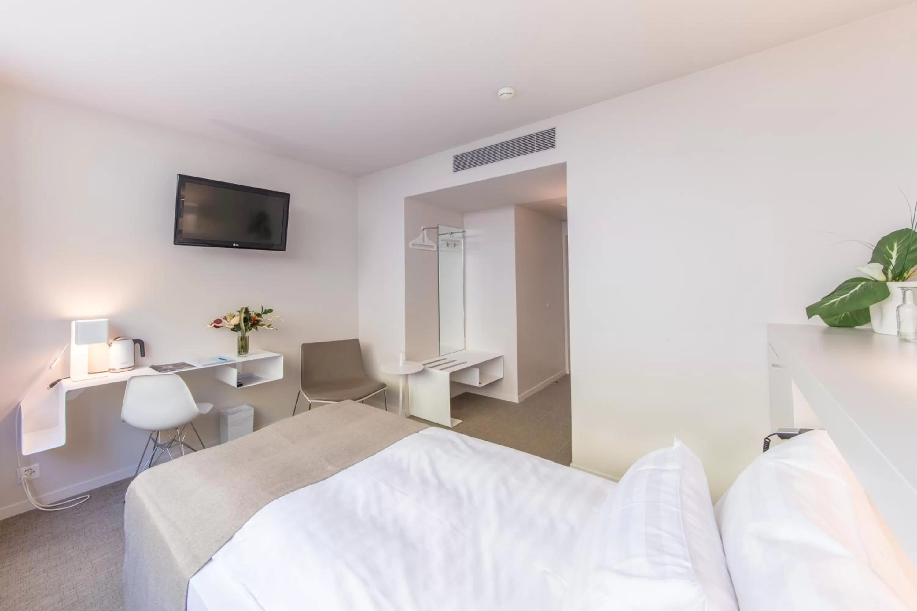 Photo of the whole room, Bed in Hotel Lavaux