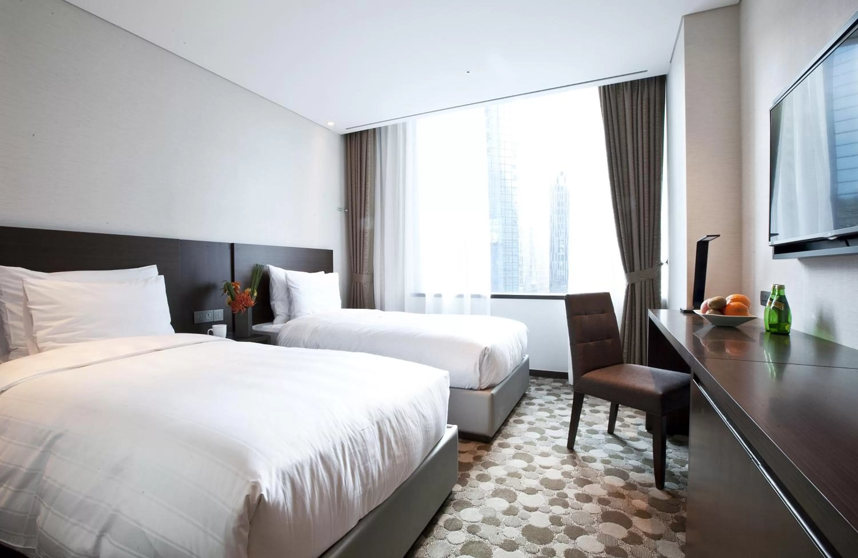 Bedroom, Bed in LOTTE CITY HOTEL Myeongdong