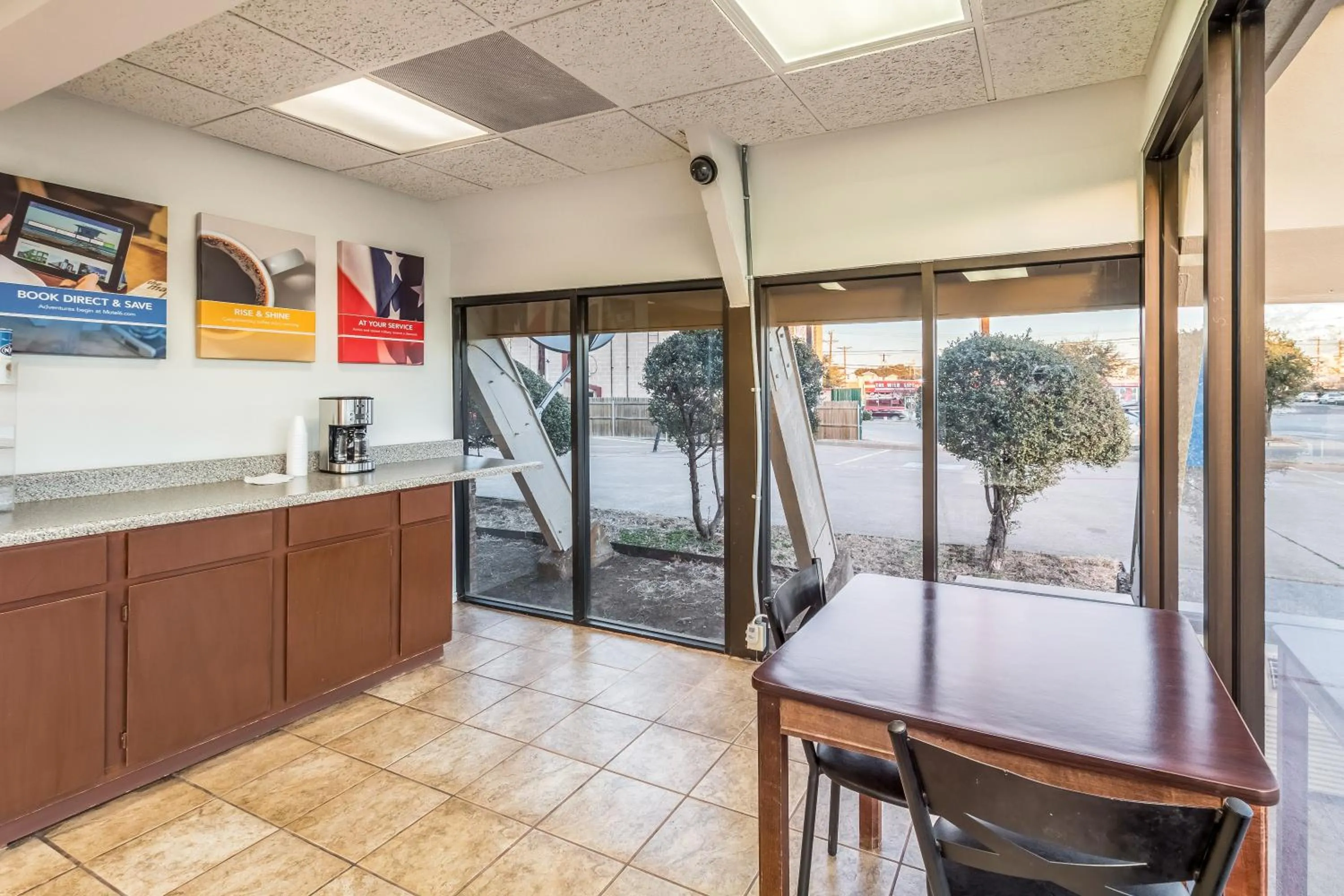 Lobby or reception in Motel 6-Arlington, TX - UTA