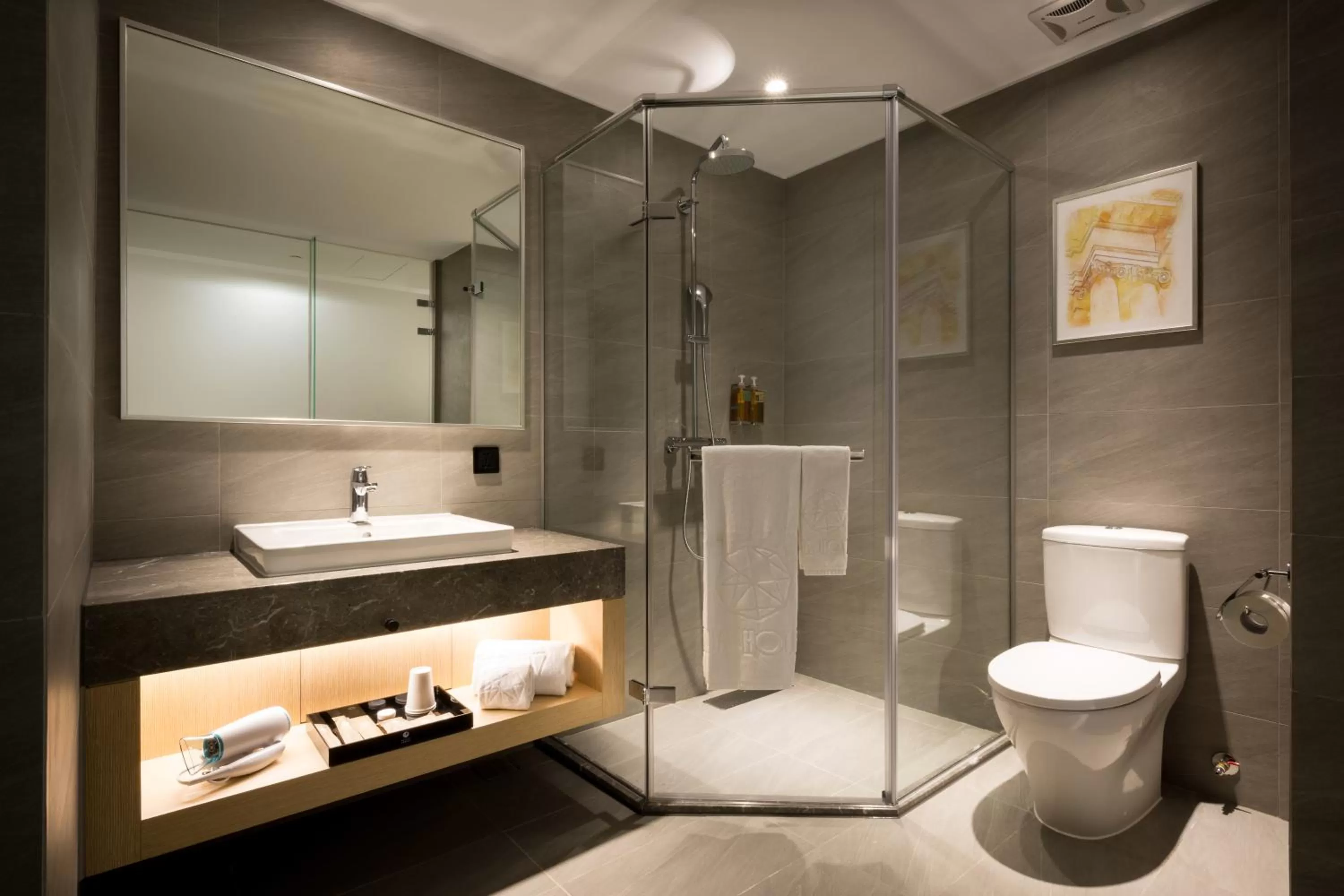 台南星鑽國際商旅 Hua Hotel