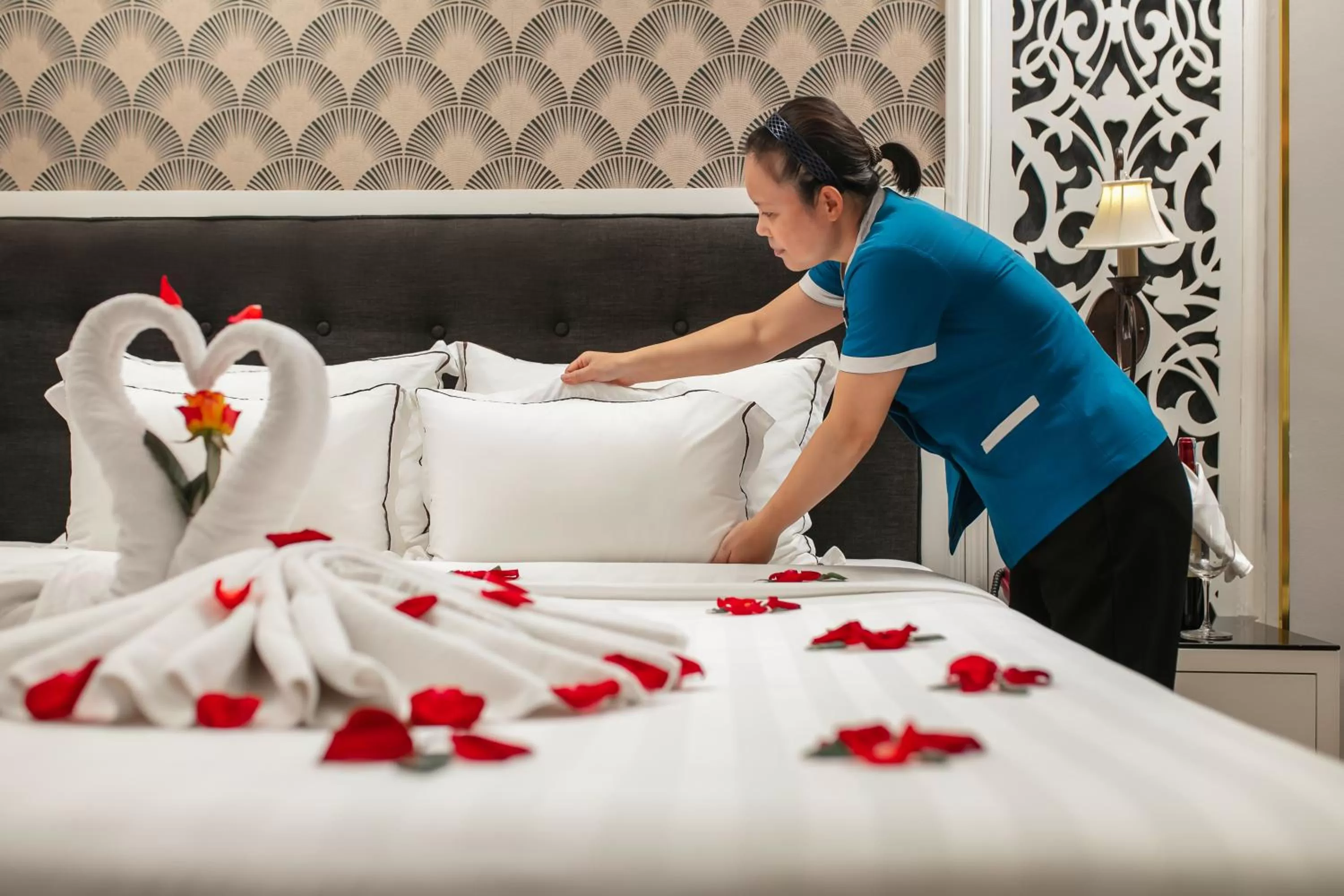 Staff, Bed in Lavender Central Hotel & Spa Hanoi