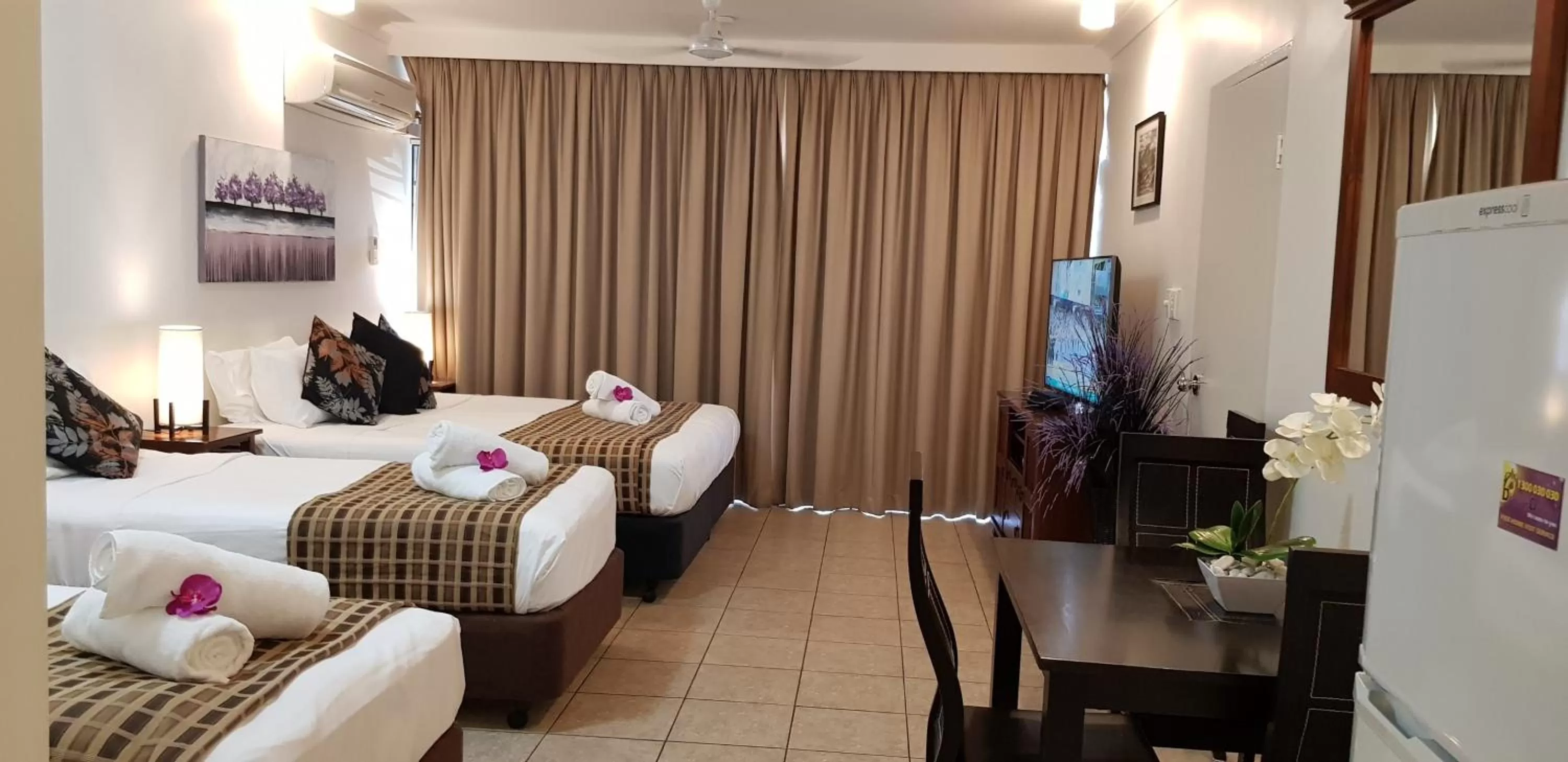 Photo of the whole room, Bed in Reef Palms