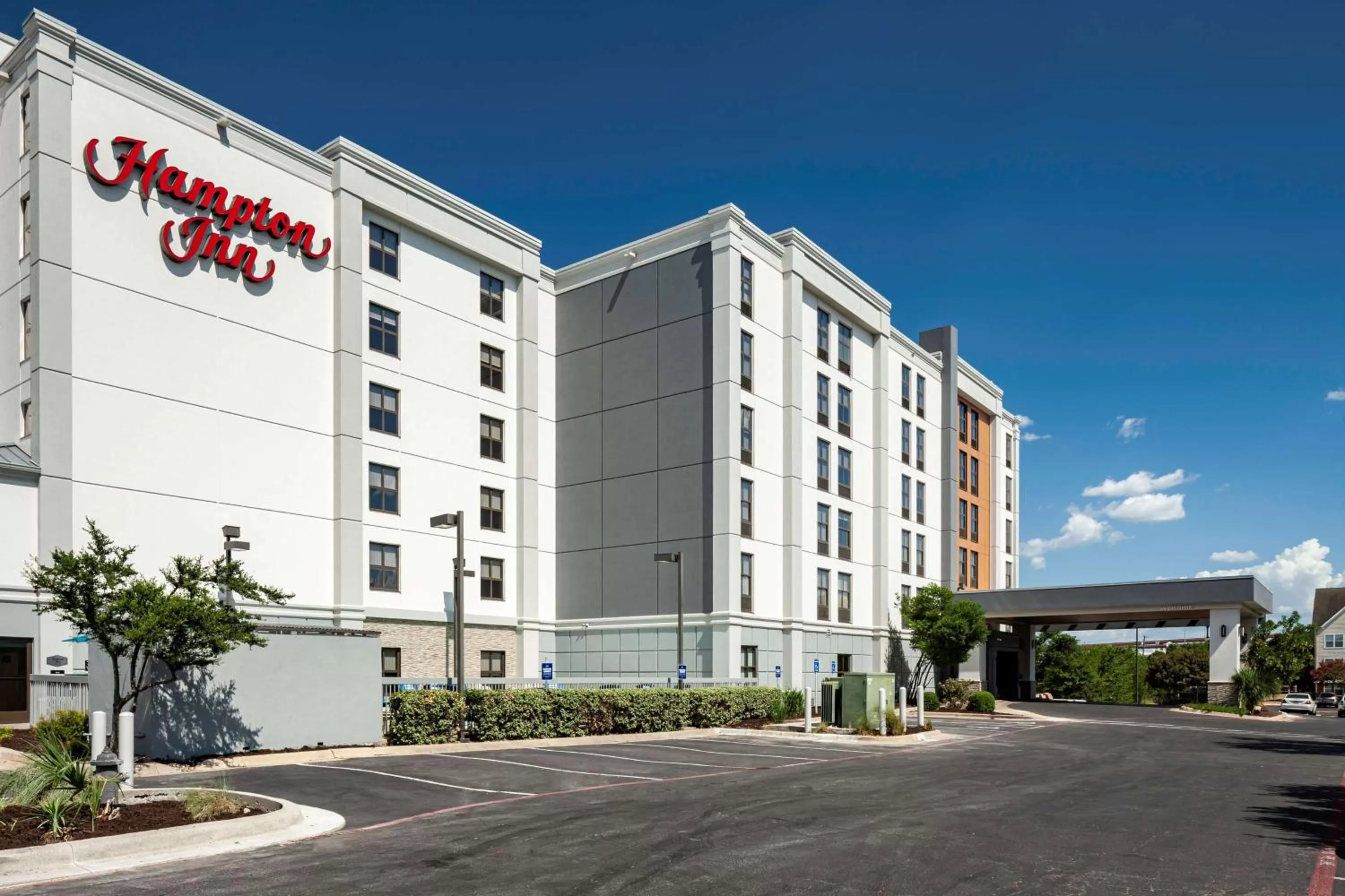 Property building in Hampton Inn Austin Round Rock