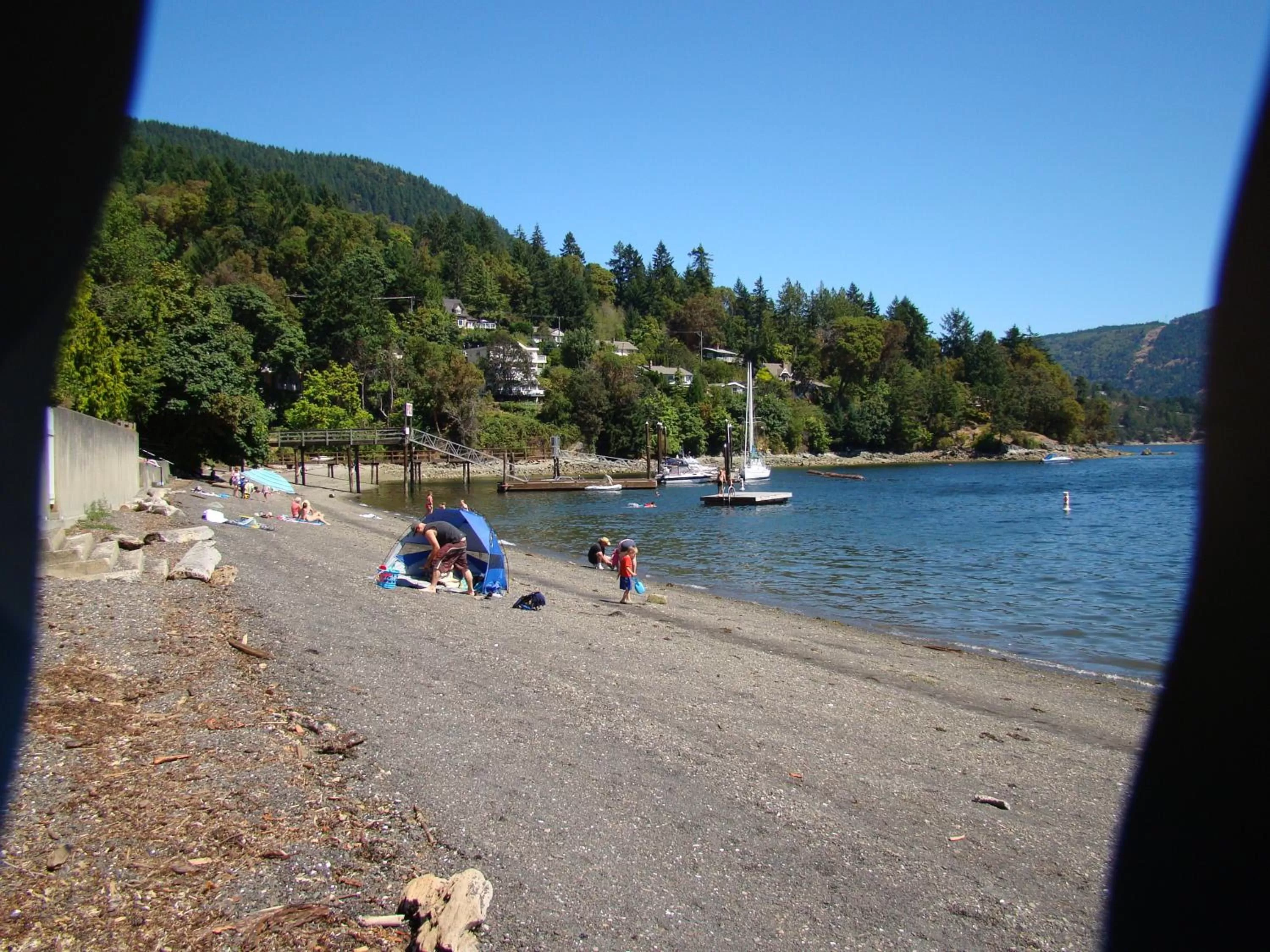Children play ground, Beach in Hummers Haven Bed and Breakfast