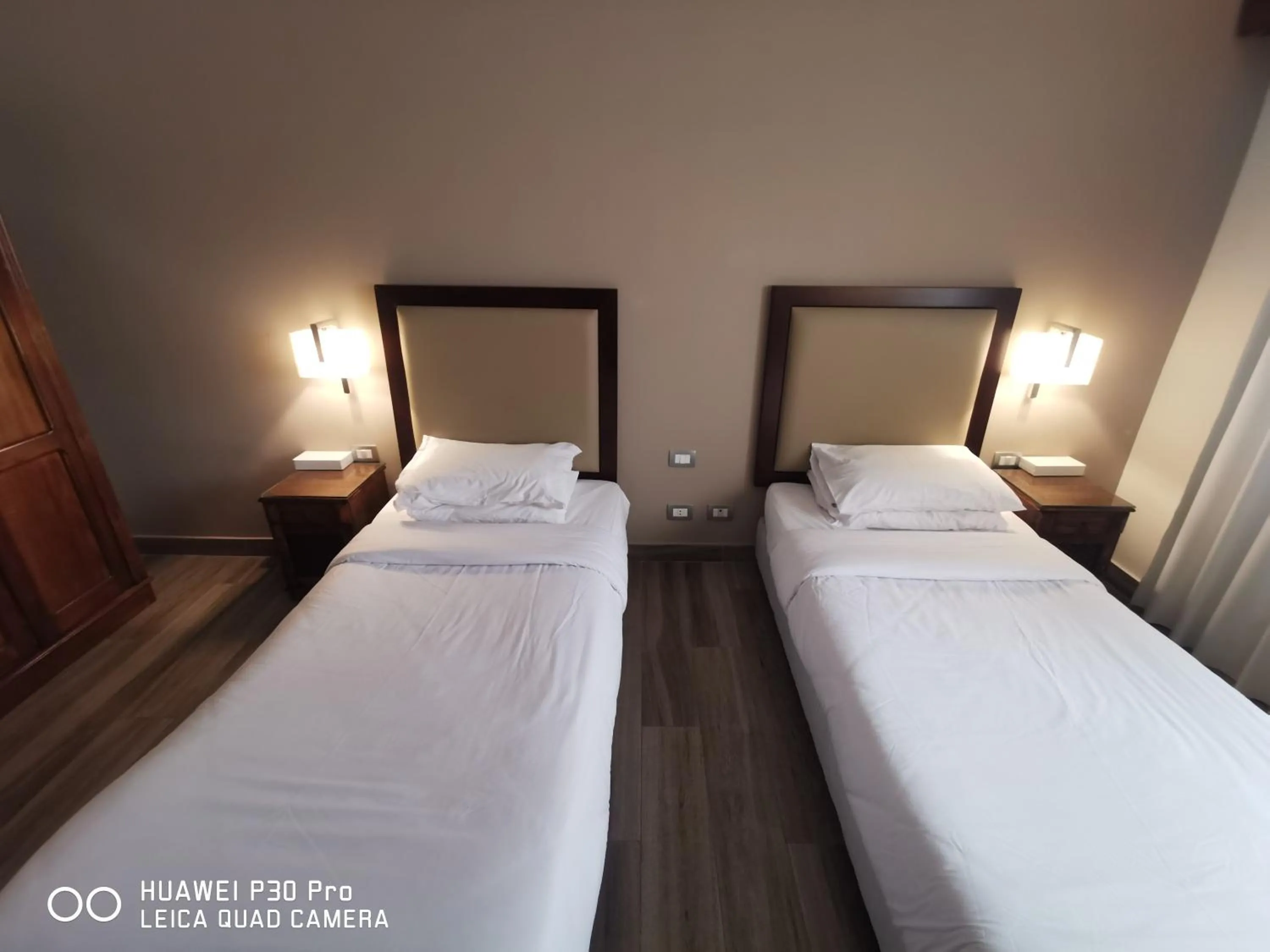 Bed in Green Plaza Inn '''Business &Families Only'''