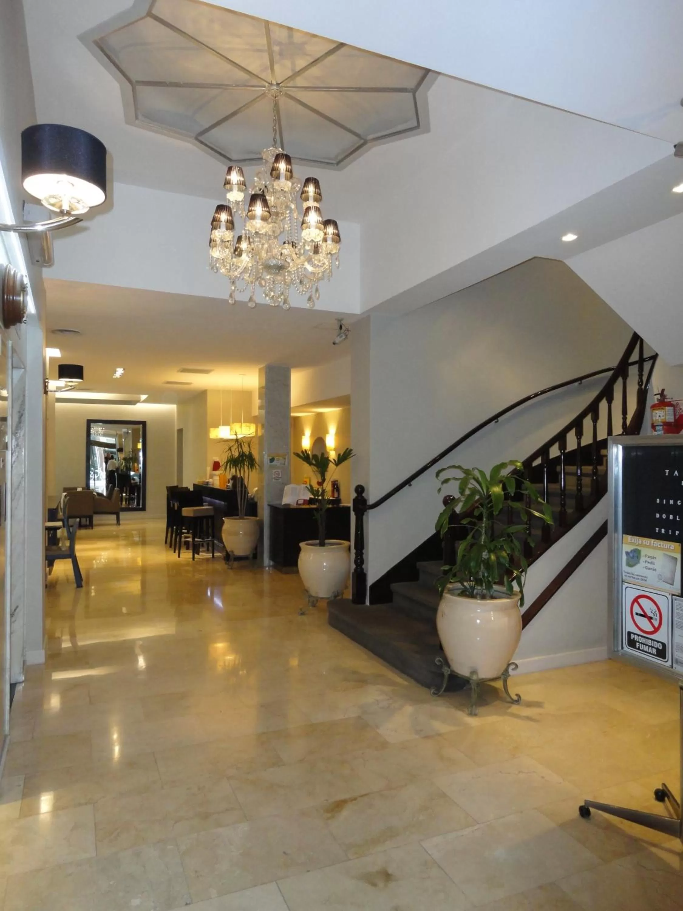 Lobby or reception in Hotel Napoleón