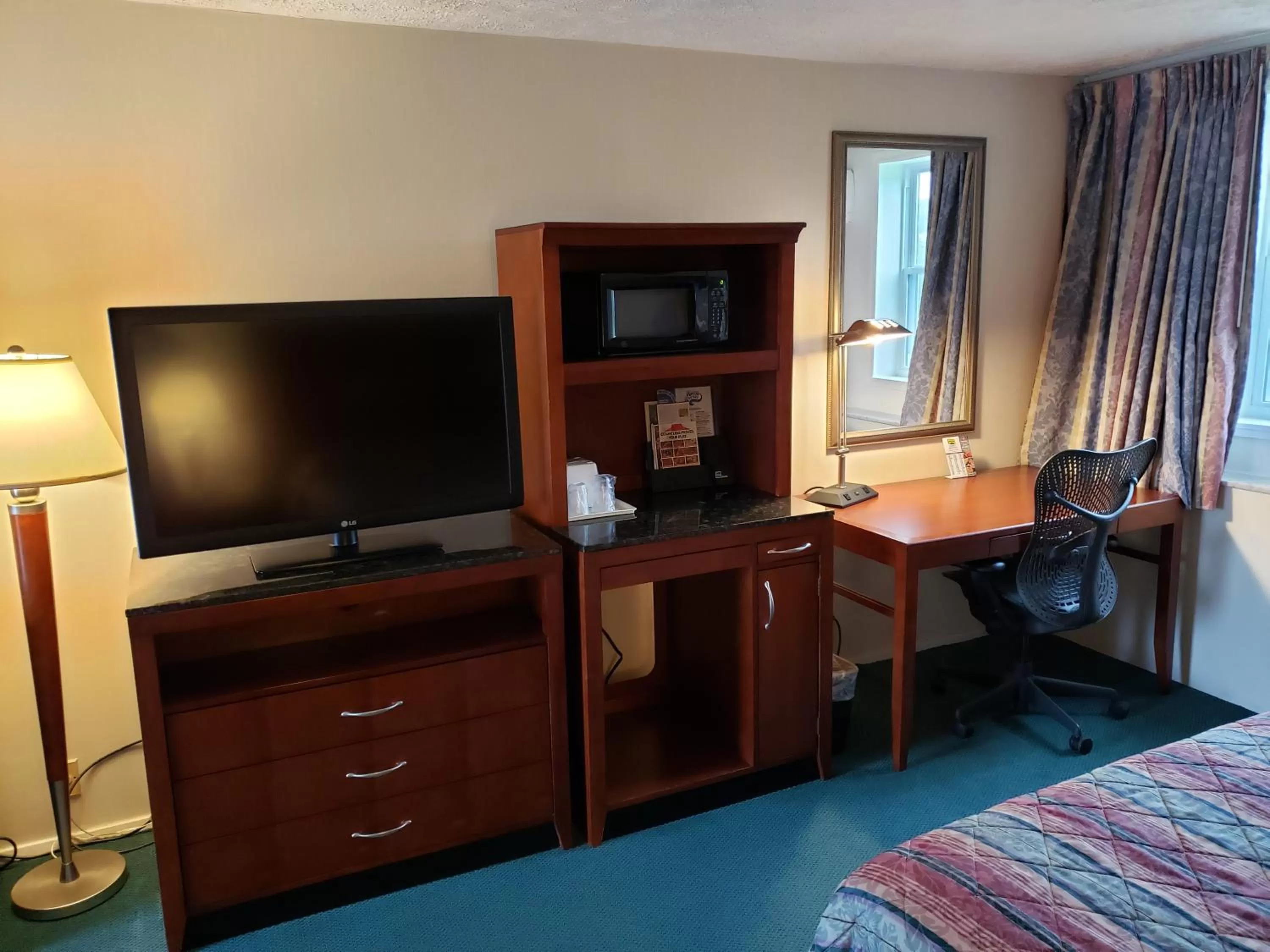 TV/Entertainment Center in Huntingdon Motor Inn