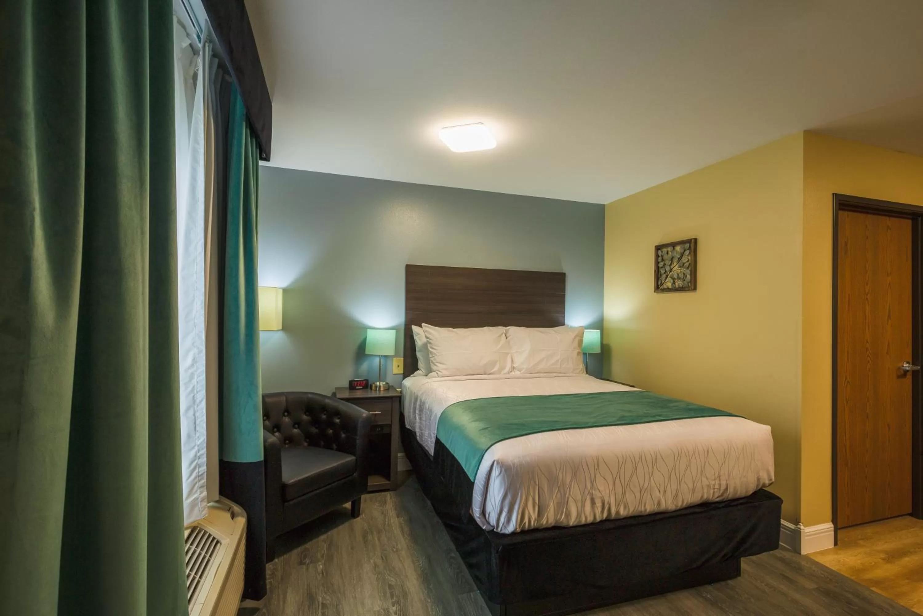 Bedroom, Bed in Hawthorn Extended Stay by Wyndham Saint Robert