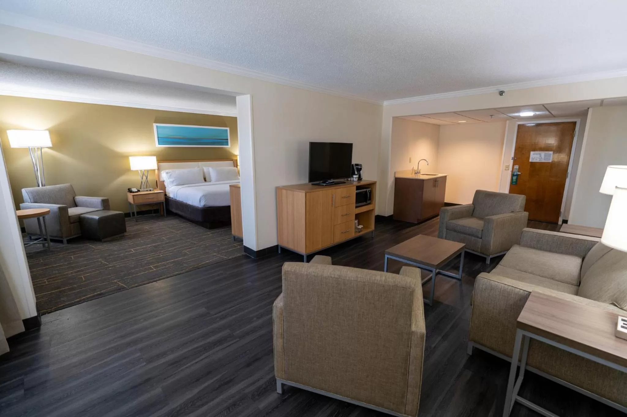 Photo of the whole room, Bed in Holiday Inn Greenville by IHG
