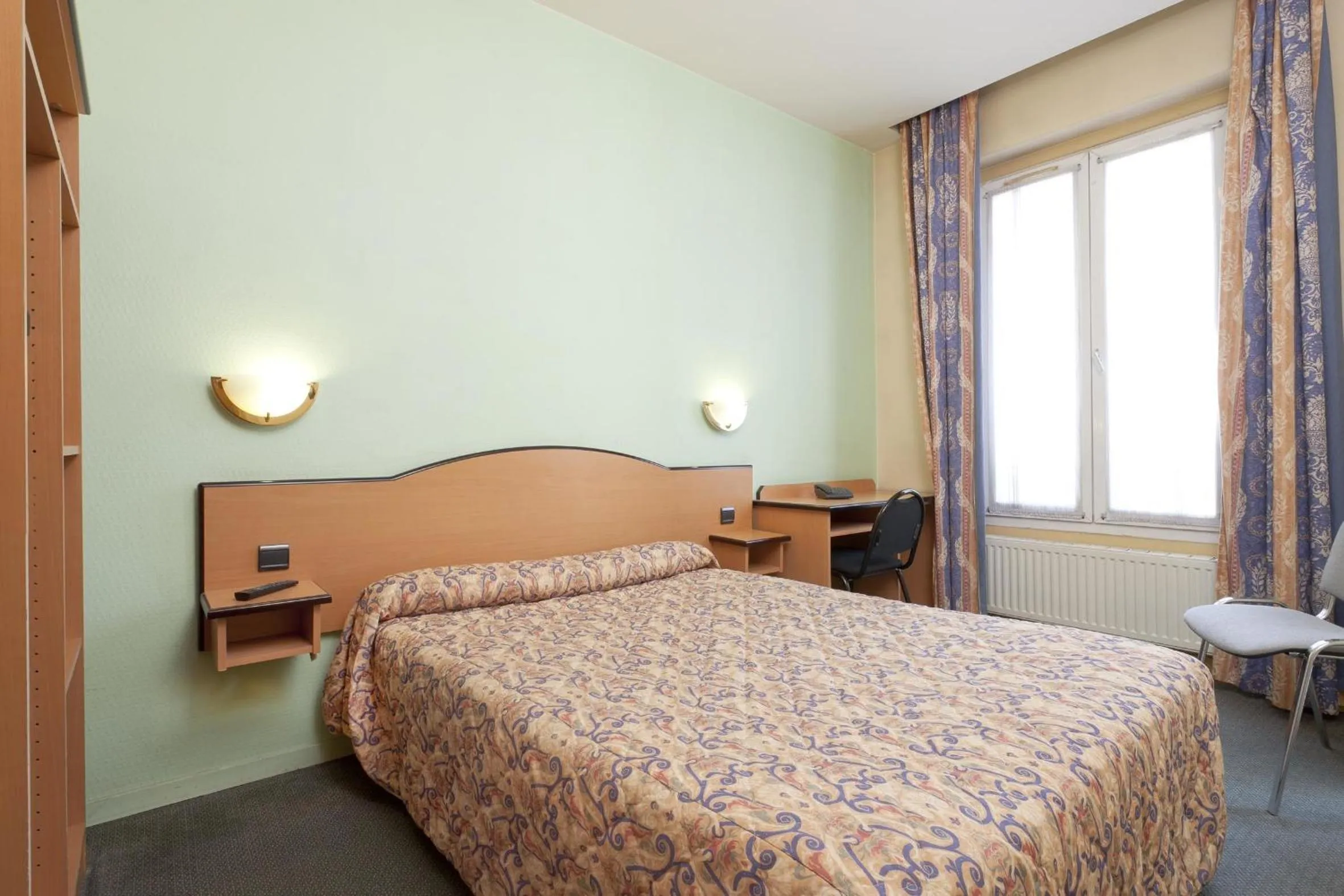 Day, Bed in Hotel Ferney République