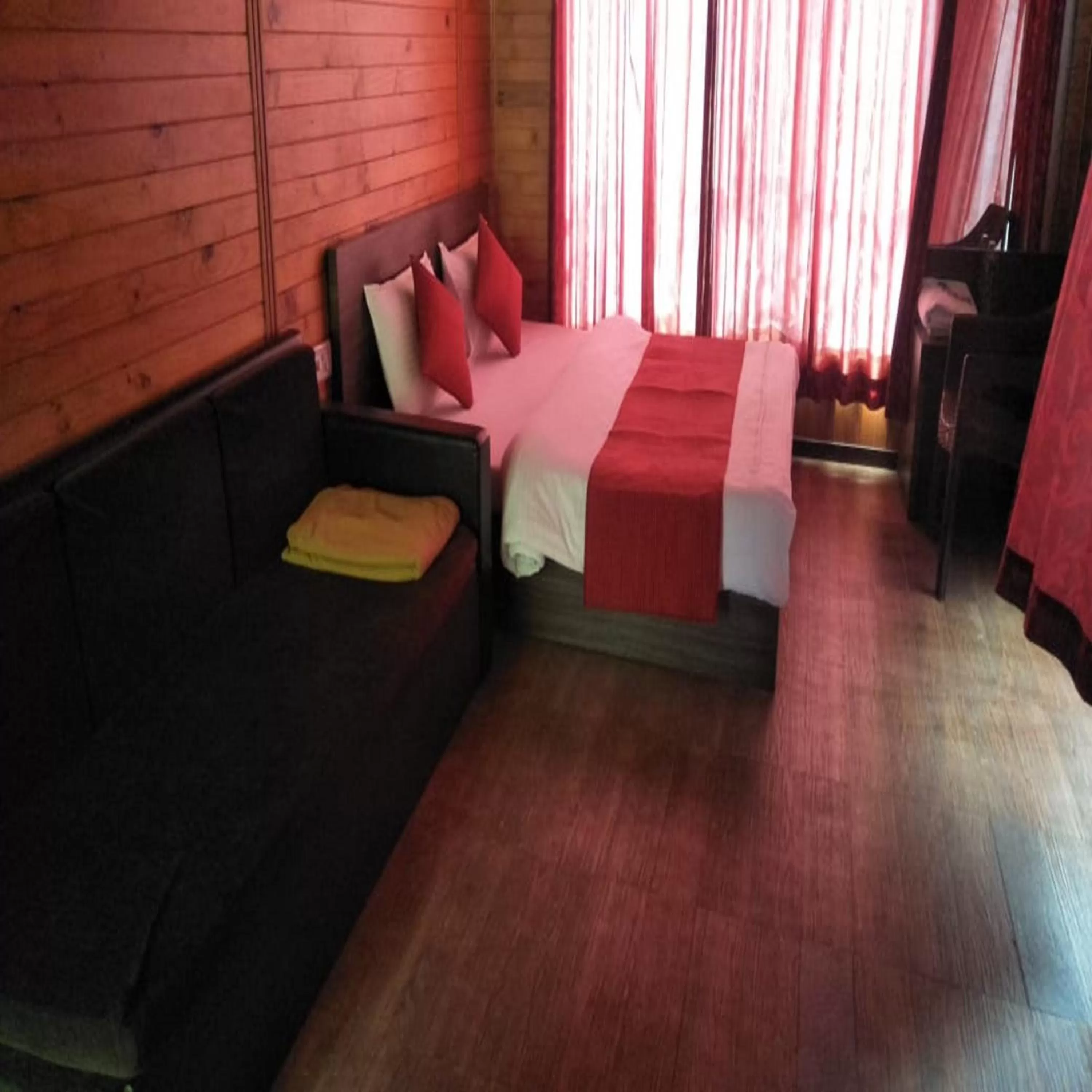 Bed in Jayshin Lake Vaitarna Resort - Igatpuri