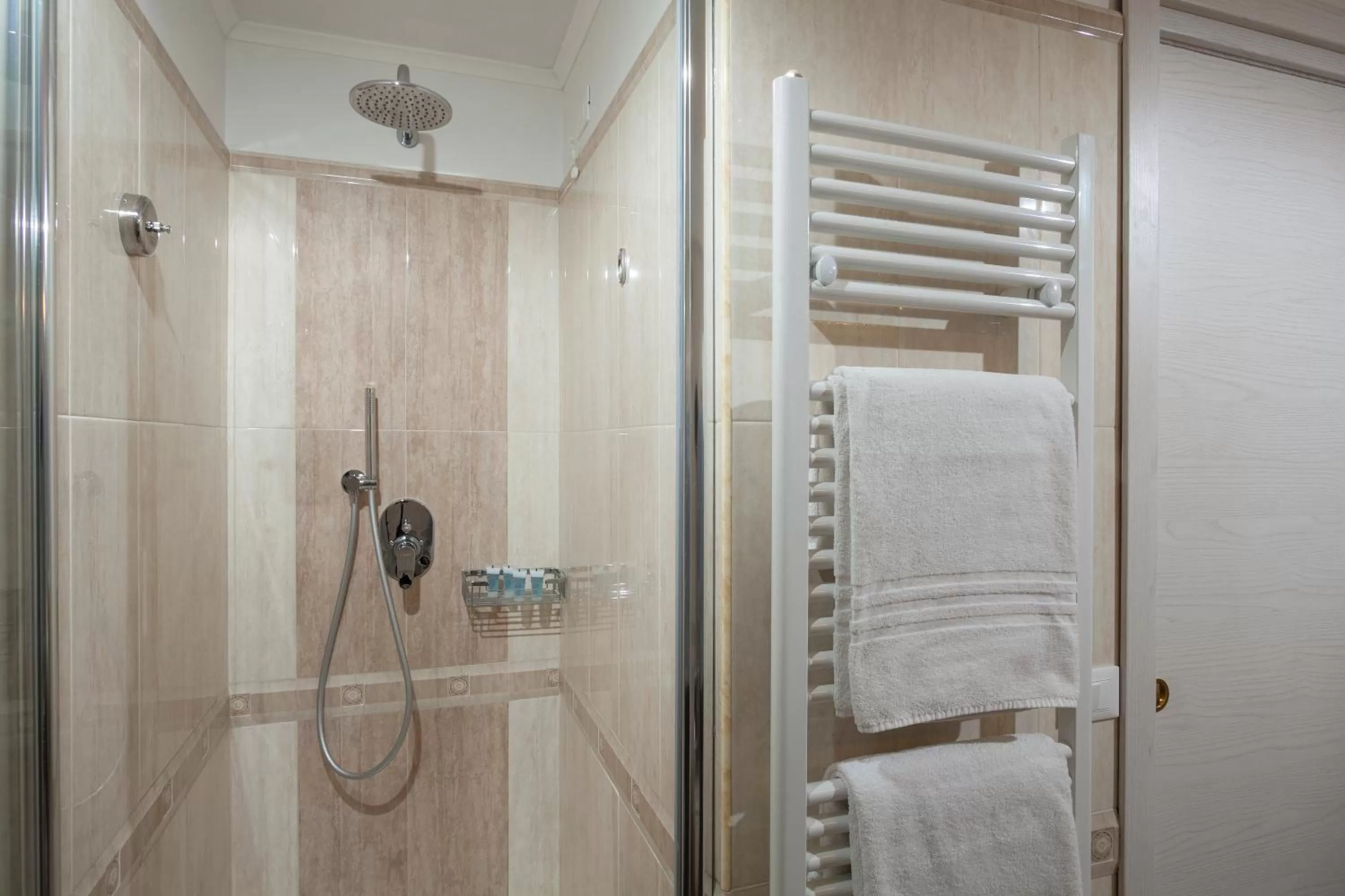 Bathroom in Hotel Kennedy