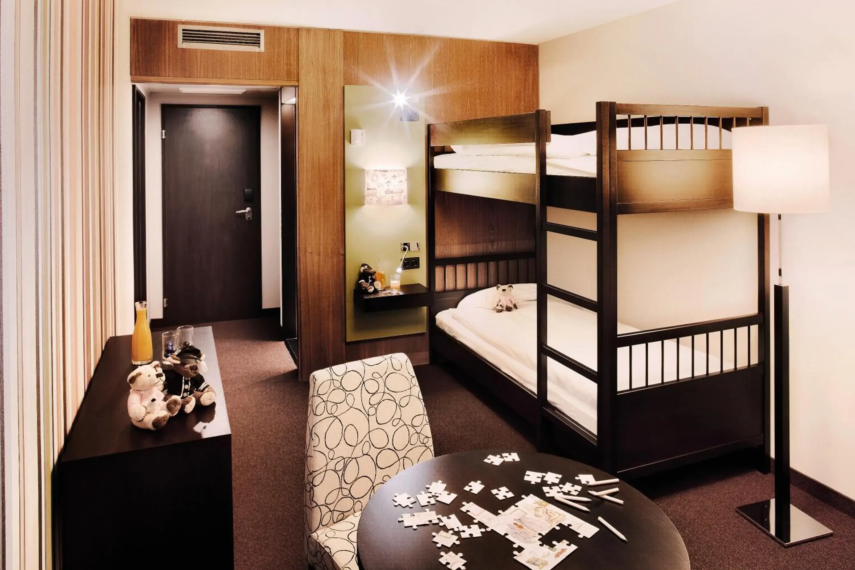 Family Room with 2 Frend Beds 140x200 and 2 Bunk Beds in Moevenpick Hotel Egerkingen Family Room with 2 Frend Beds 140x200 and 2 Bunk Beds in Moevenpick Hotel Egerkingen