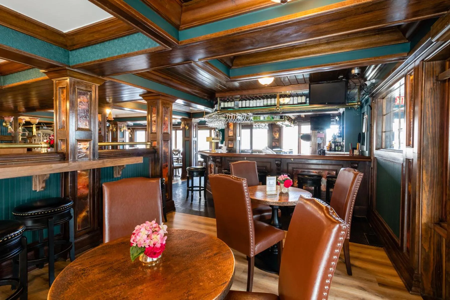 Saddleback Inn at Lake Arrowhead