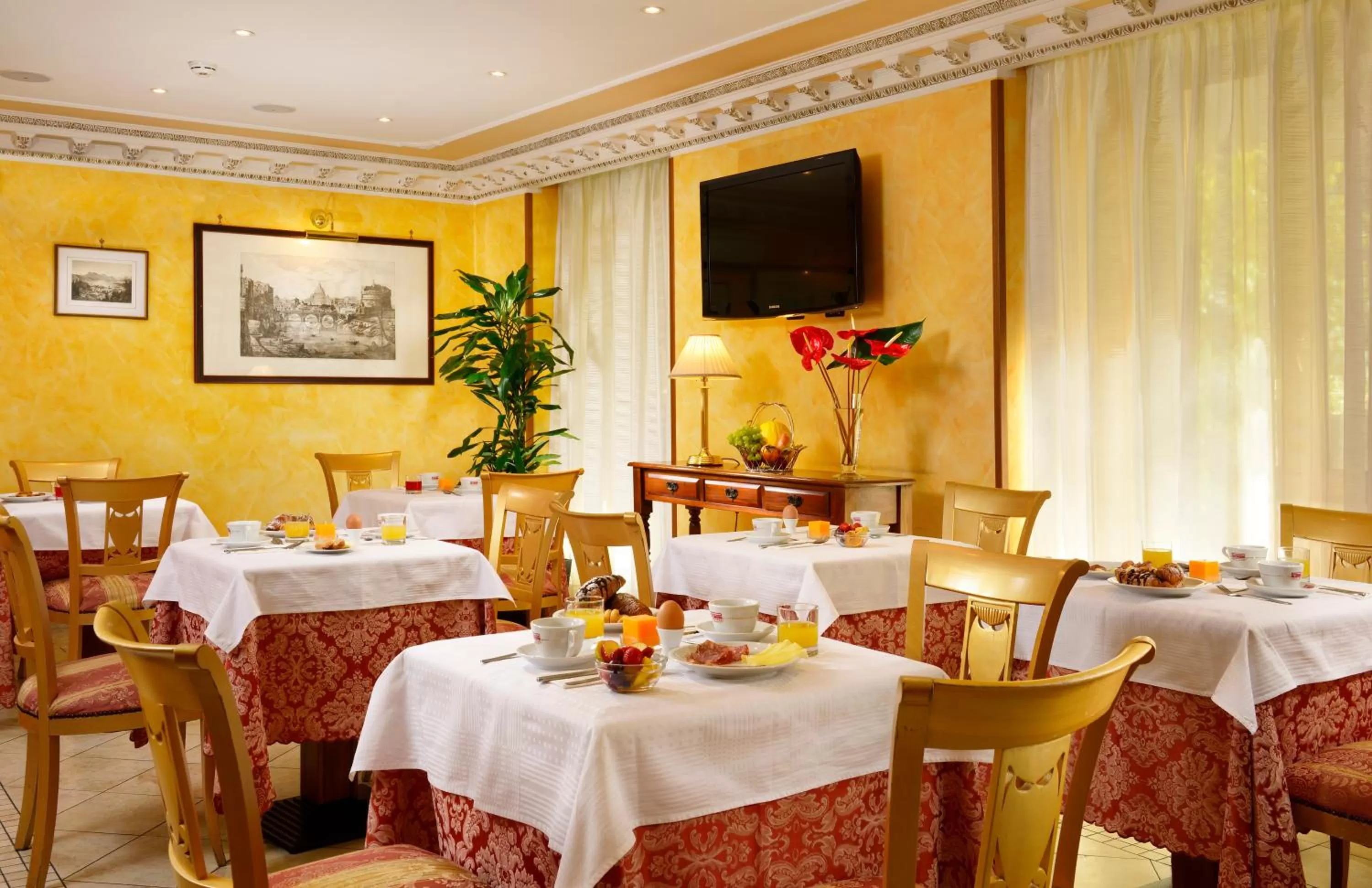 Restaurant/places to eat in Hotel Tuscolana