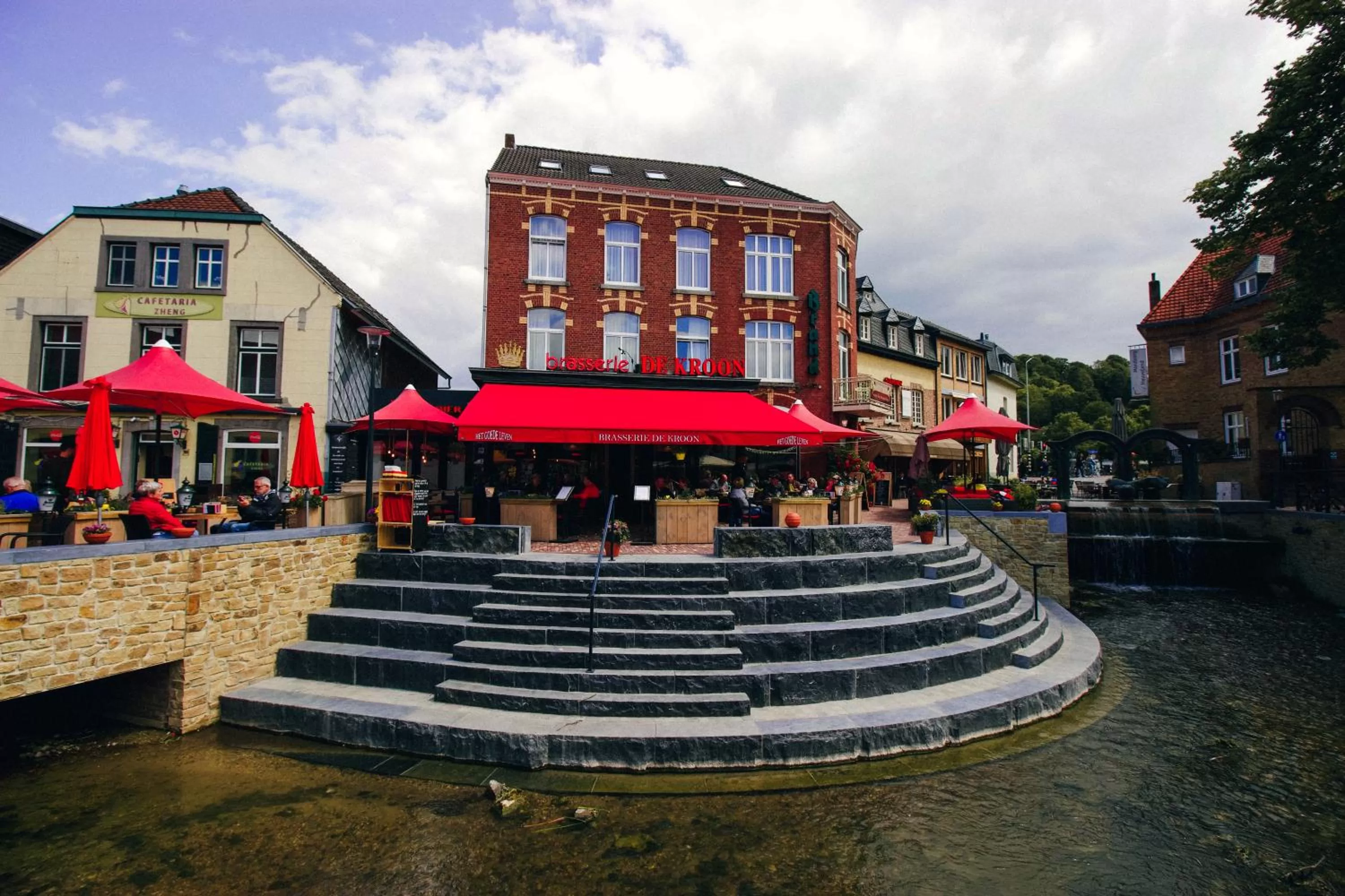 Property building in Hotel Brasserie de Kroon