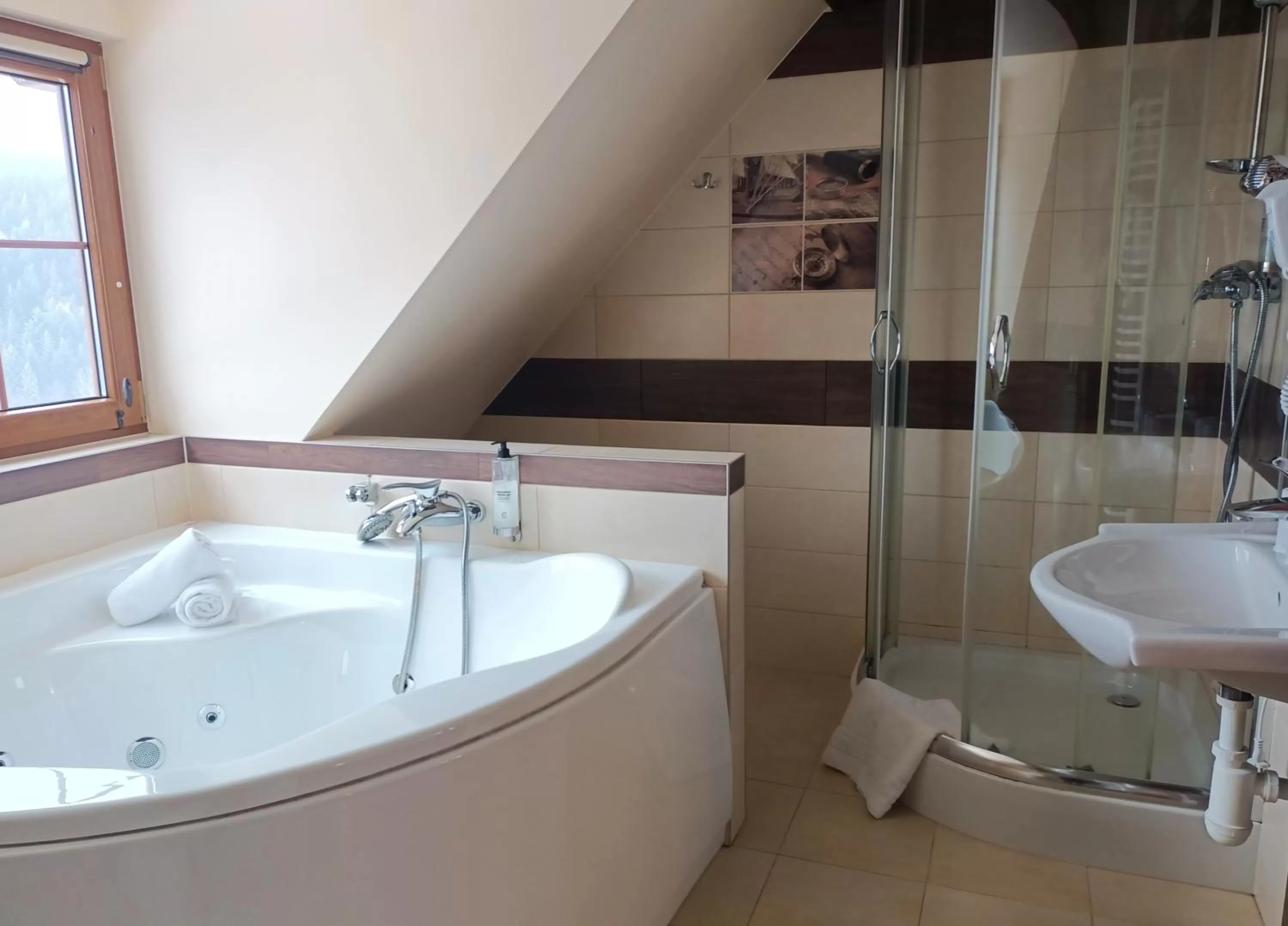 Hot Tub in Hotel Beskidzki Raj Medical SPA