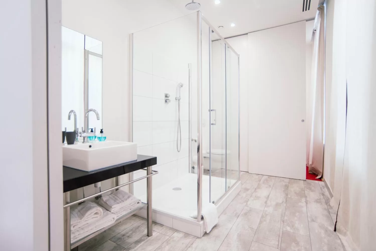 Shower in Smartflats - Pacific Brussels