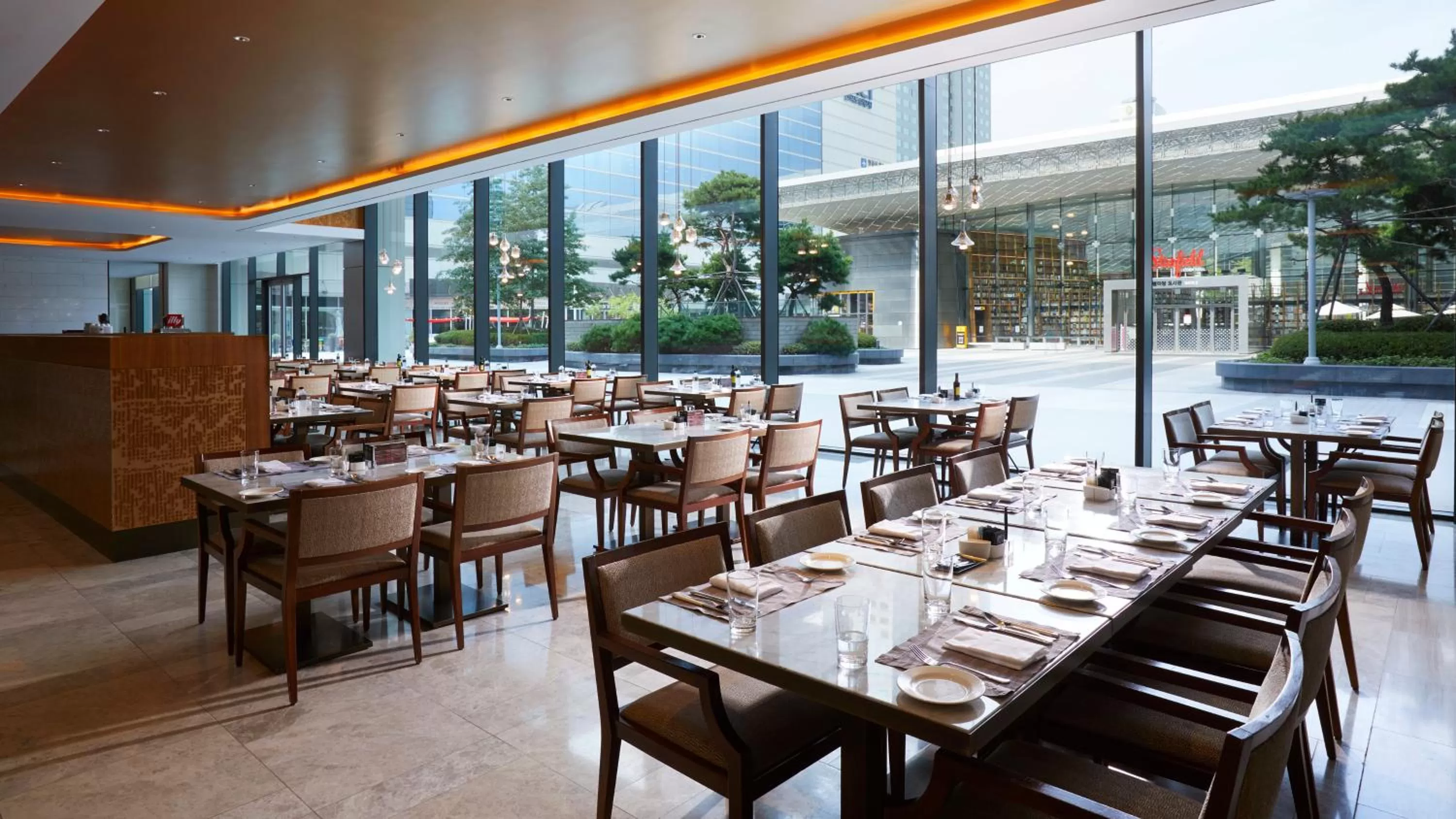 Restaurant/places to eat in Grand InterContinental Seoul Parnas by IHG