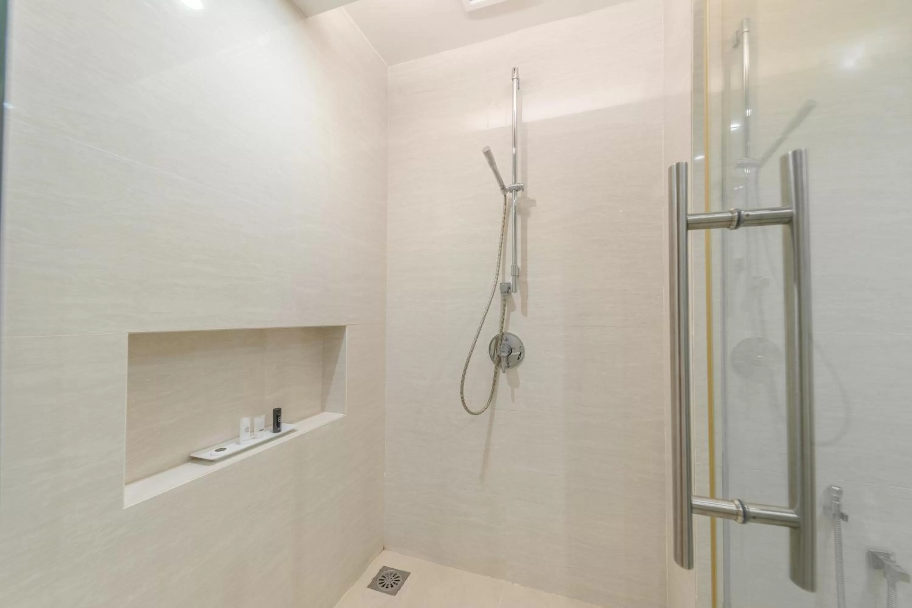 Shower in Raia Hotel & Convention Centre Alor Setar
