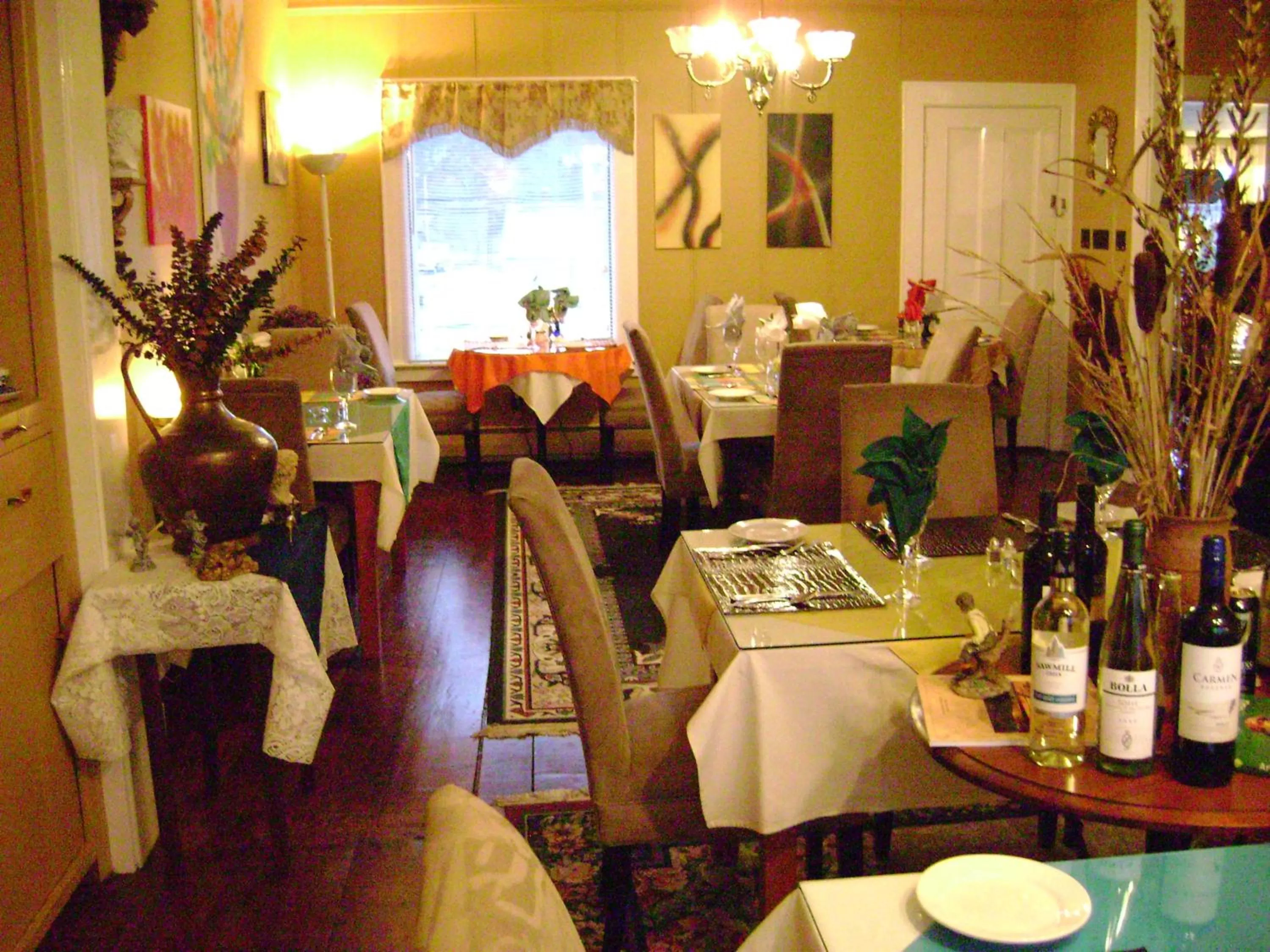 Restaurant/places to eat in Lakelawn B&B and Motel