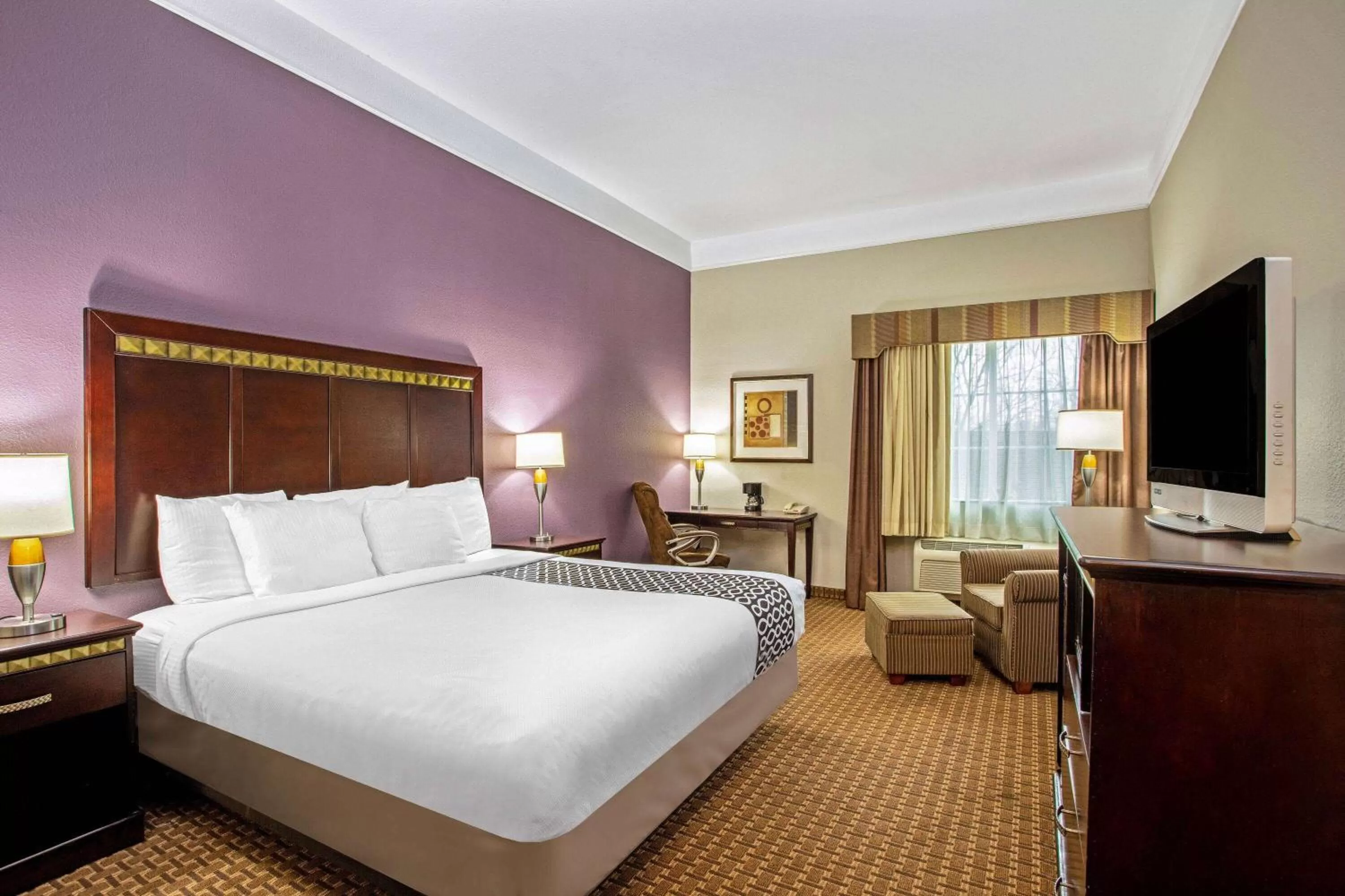 Photo of the whole room, Bed in La Quinta by Wyndham Cleburne