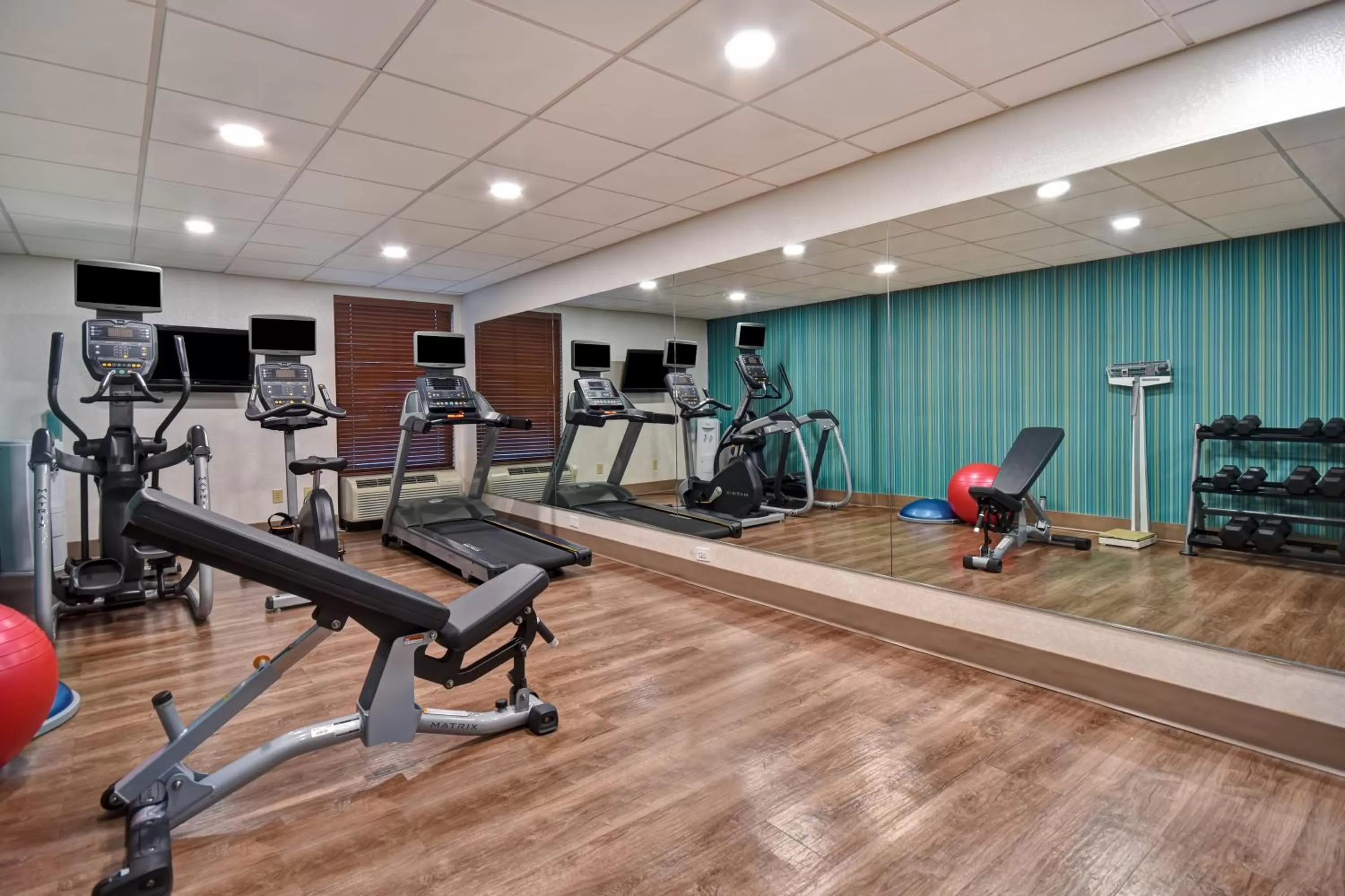 Fitness centre/facilities in Holiday Inn Express & Suites Memorial – CityCentre by IHG