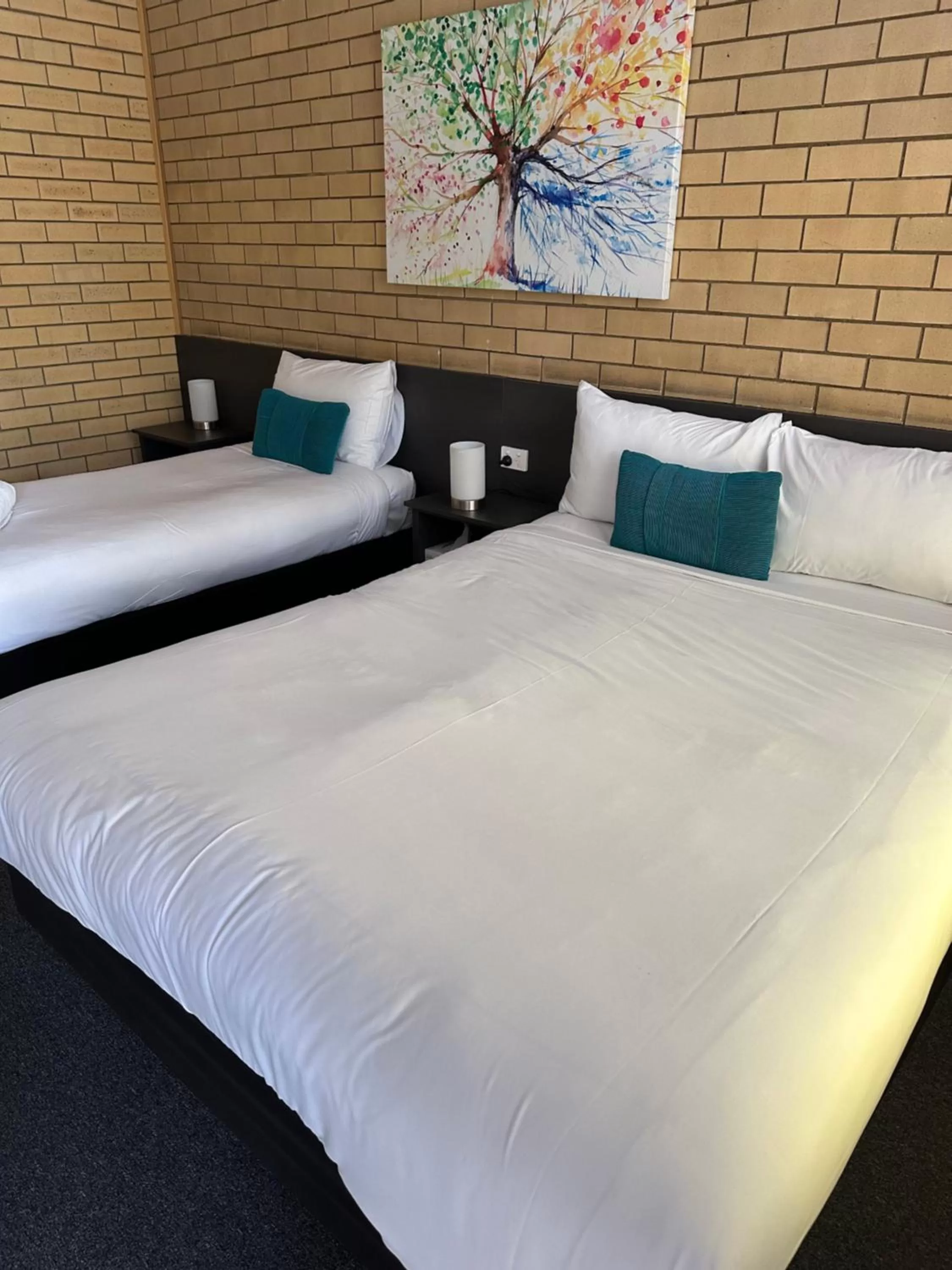 Bed in Blue Violet Motor Inn