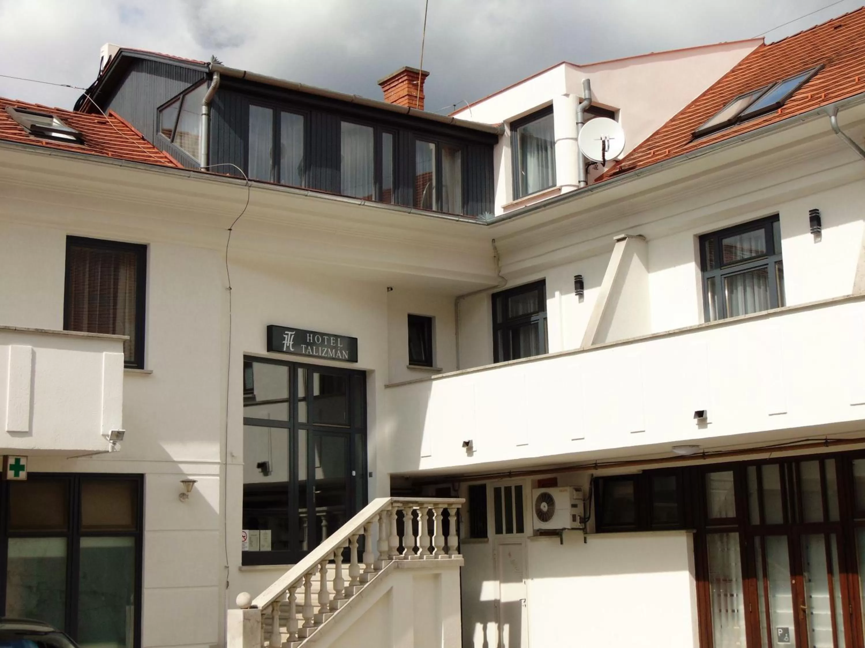 Facade/entrance in Hotel Talizmán