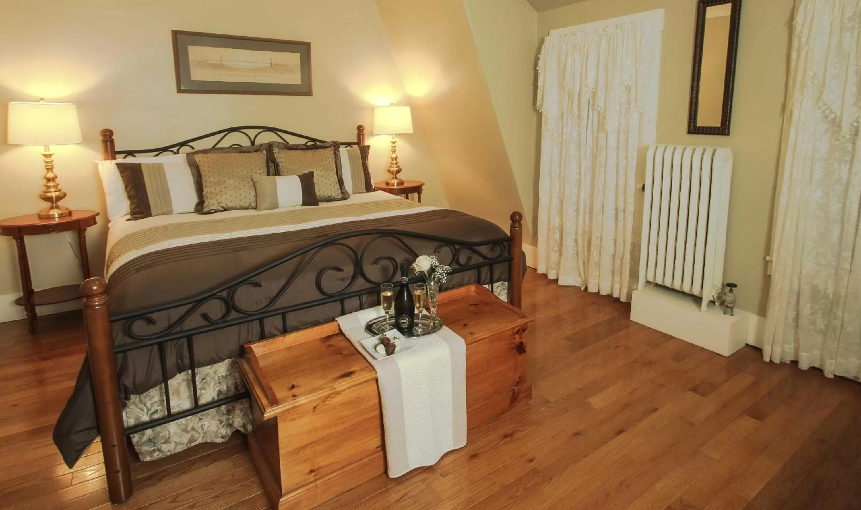 Bed in Fullerton Inn & Restaurant