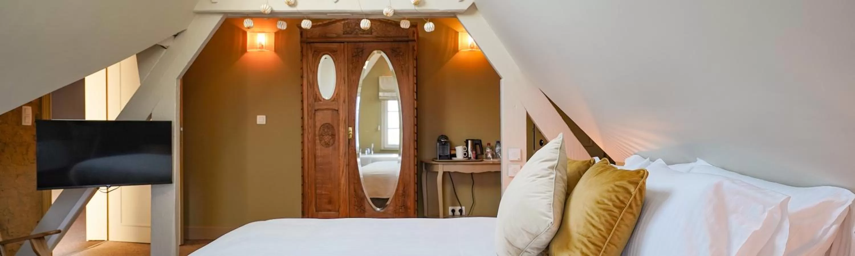 Photo of the whole room, TV/Entertainment Center in Les Terrasses des Falizes B&B