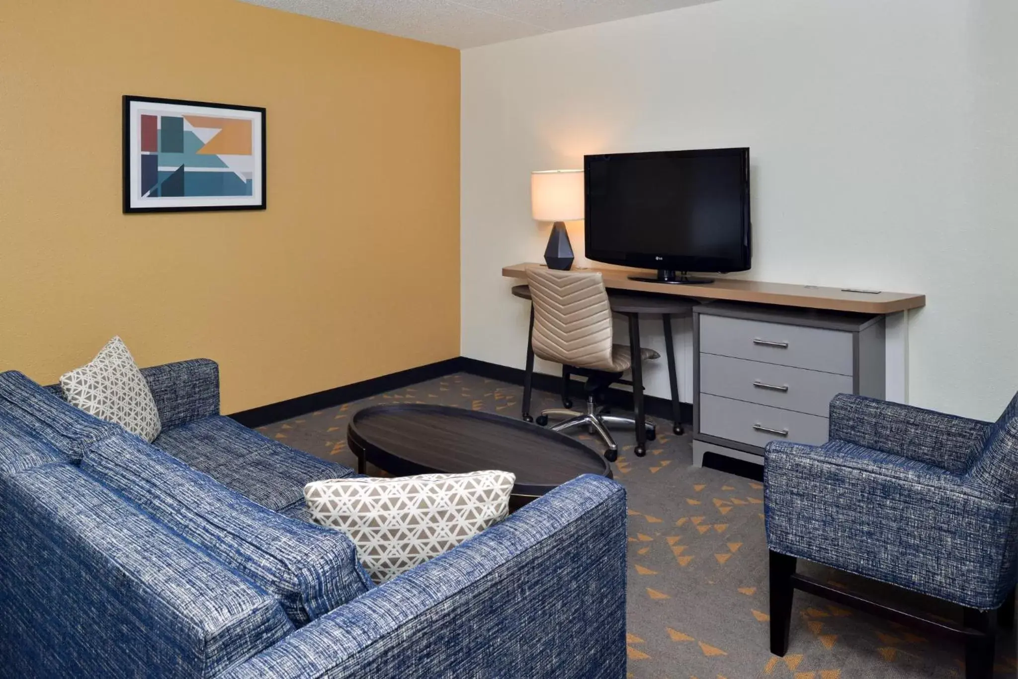 Queen Suite with Sofa Bed in Holiday Inn Hotel & Suites Overland Park-Convention Center by IHG Queen Suite with Sofa Bed in Holiday Inn Hotel & Suites Overland Park-Convention Center by IHG