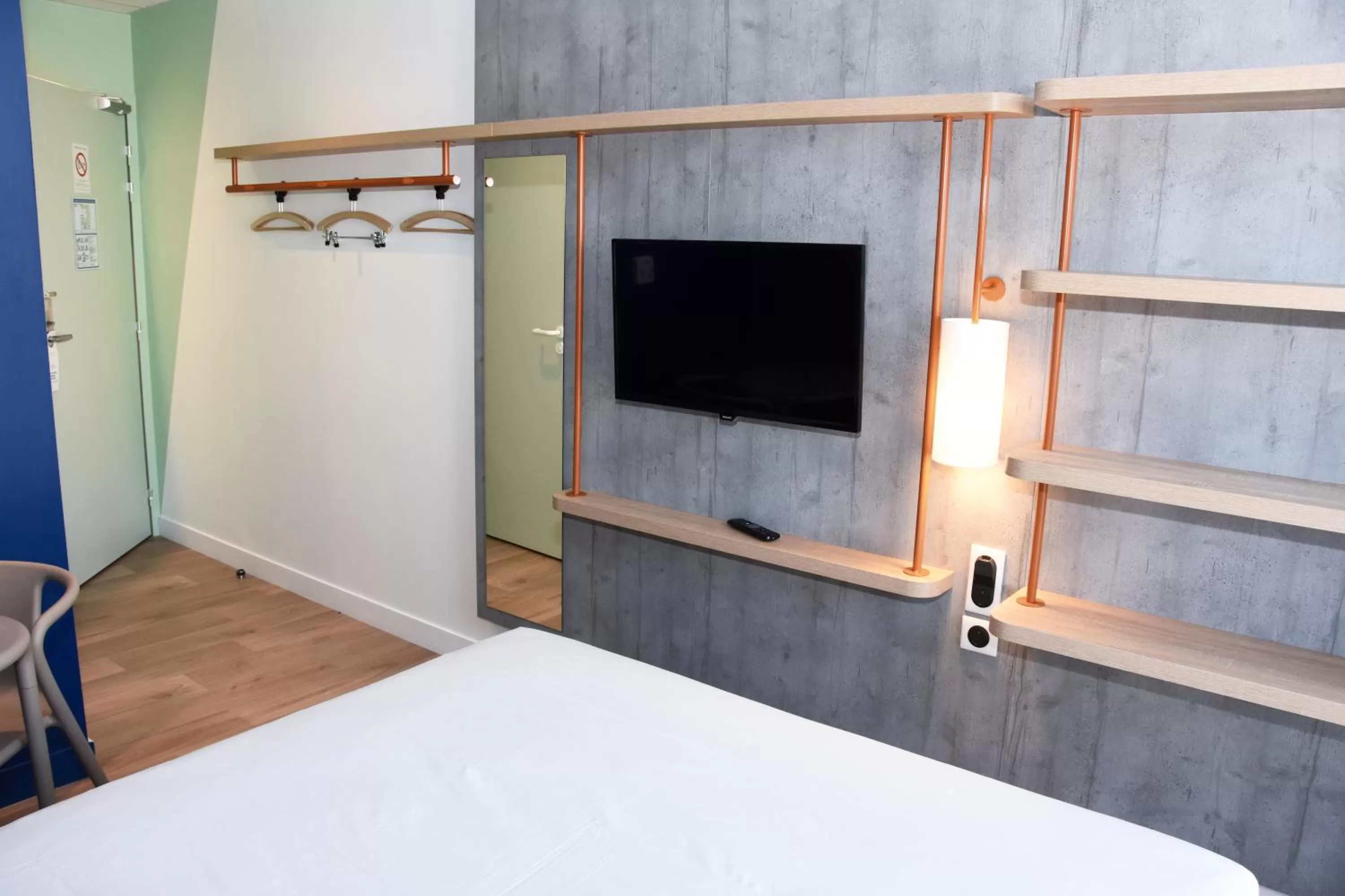 TV and multimedia, Bed in ibis budget Langres