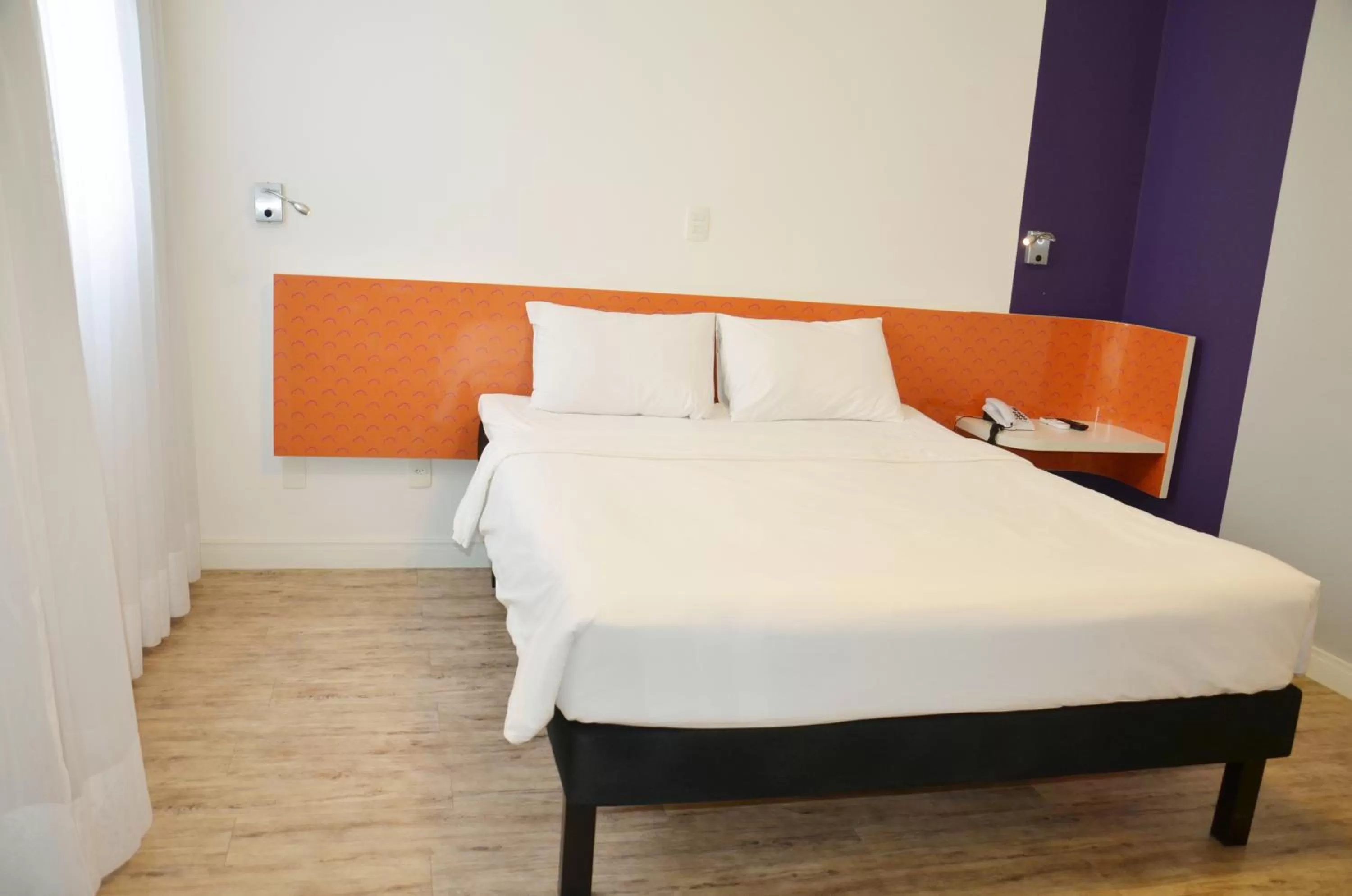 Bedroom, Bed in Ibis Styles Balneário Camboriú - 1 Quadra do Mar