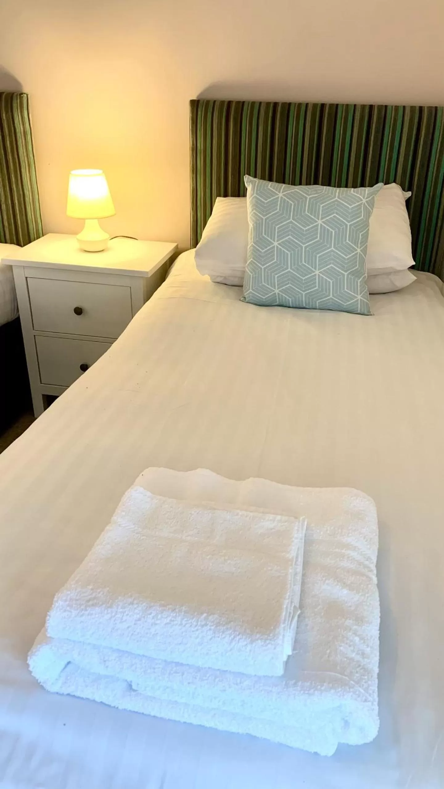 Twin Room with Shower in Cape Cornwall Club