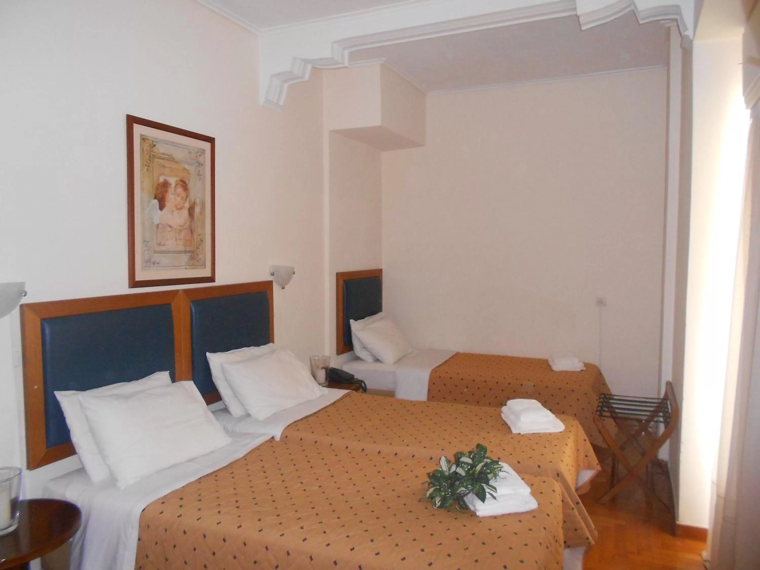 Bedroom, Bed in Adams Hotel