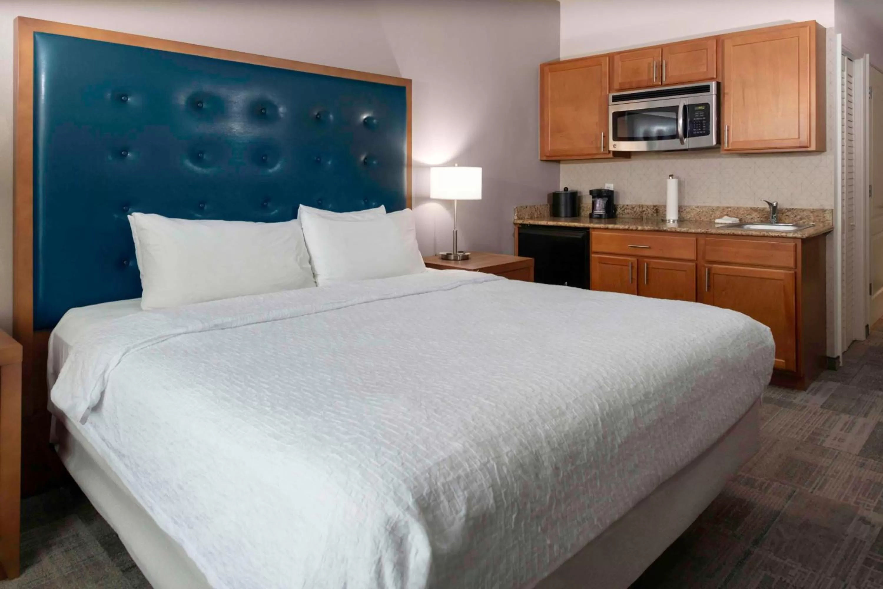 Kitchen or kitchenette, Bed in Homewood Suites by Hilton St. Louis - Galleria