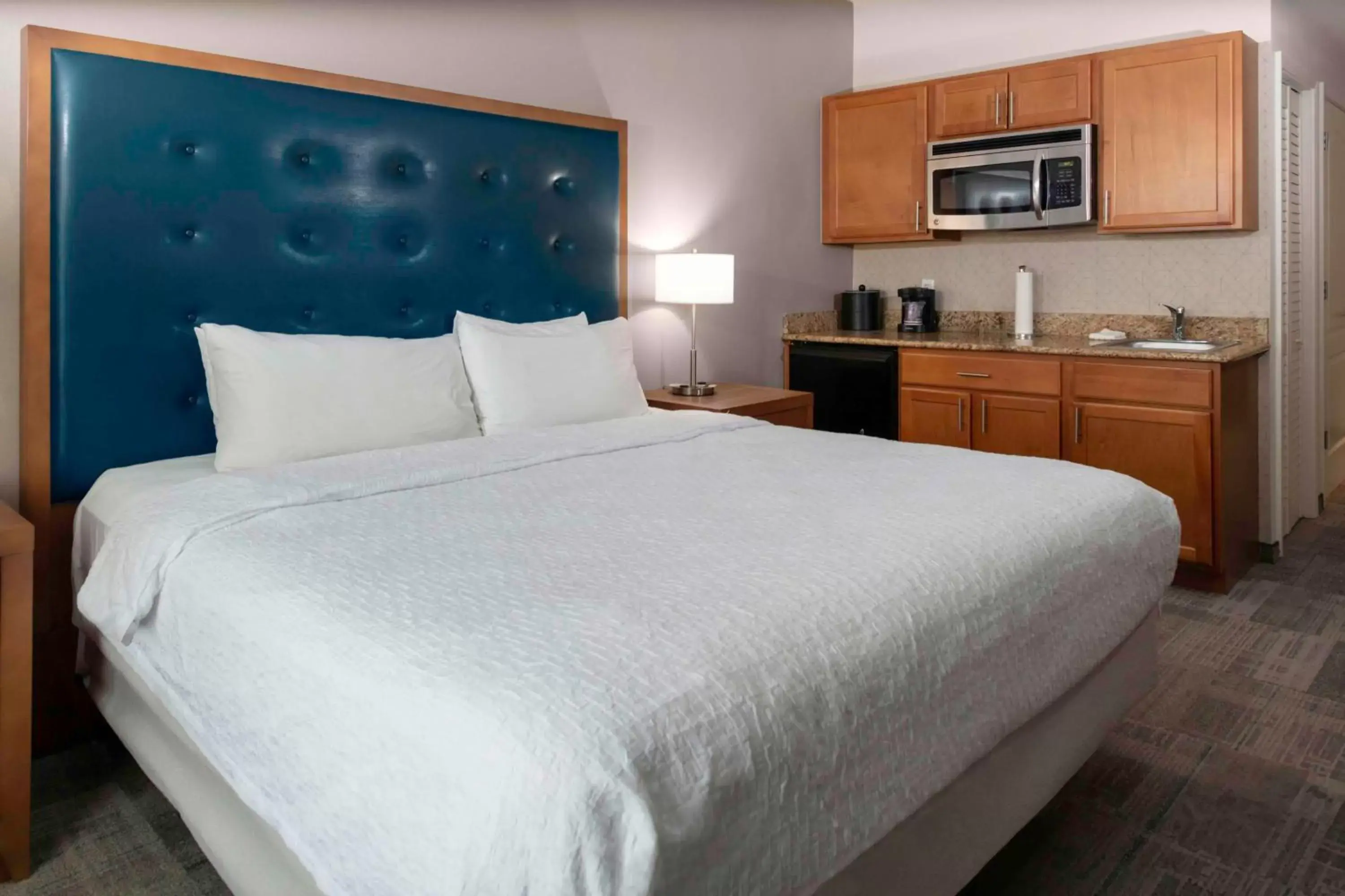 Standard King Room - Non-Smoking in Homewood Suites by Hilton St. Louis - Galleria Standard King Room - Non-Smoking in Homewood Suites by Hilton St. Louis - Galleria