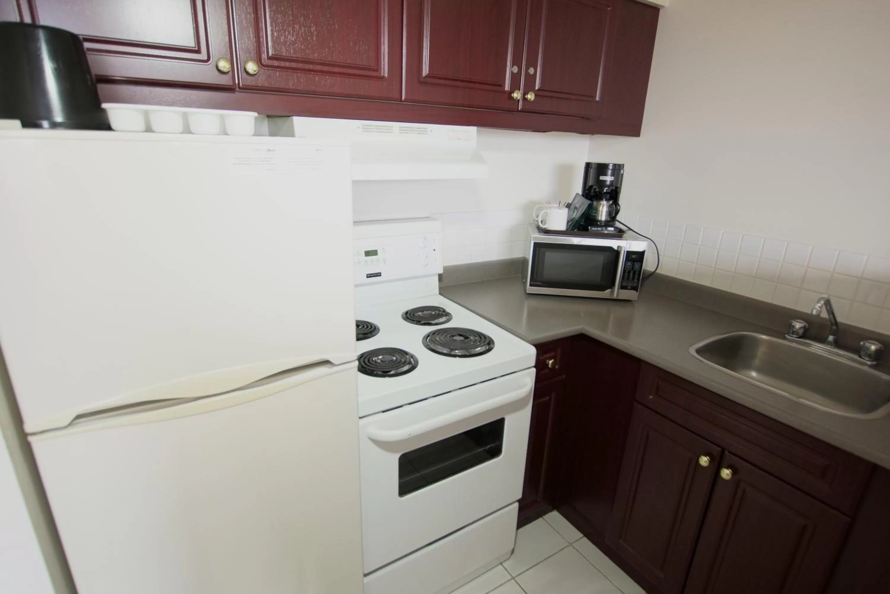 Kitchen or kitchenette in Century Plaza Hotel