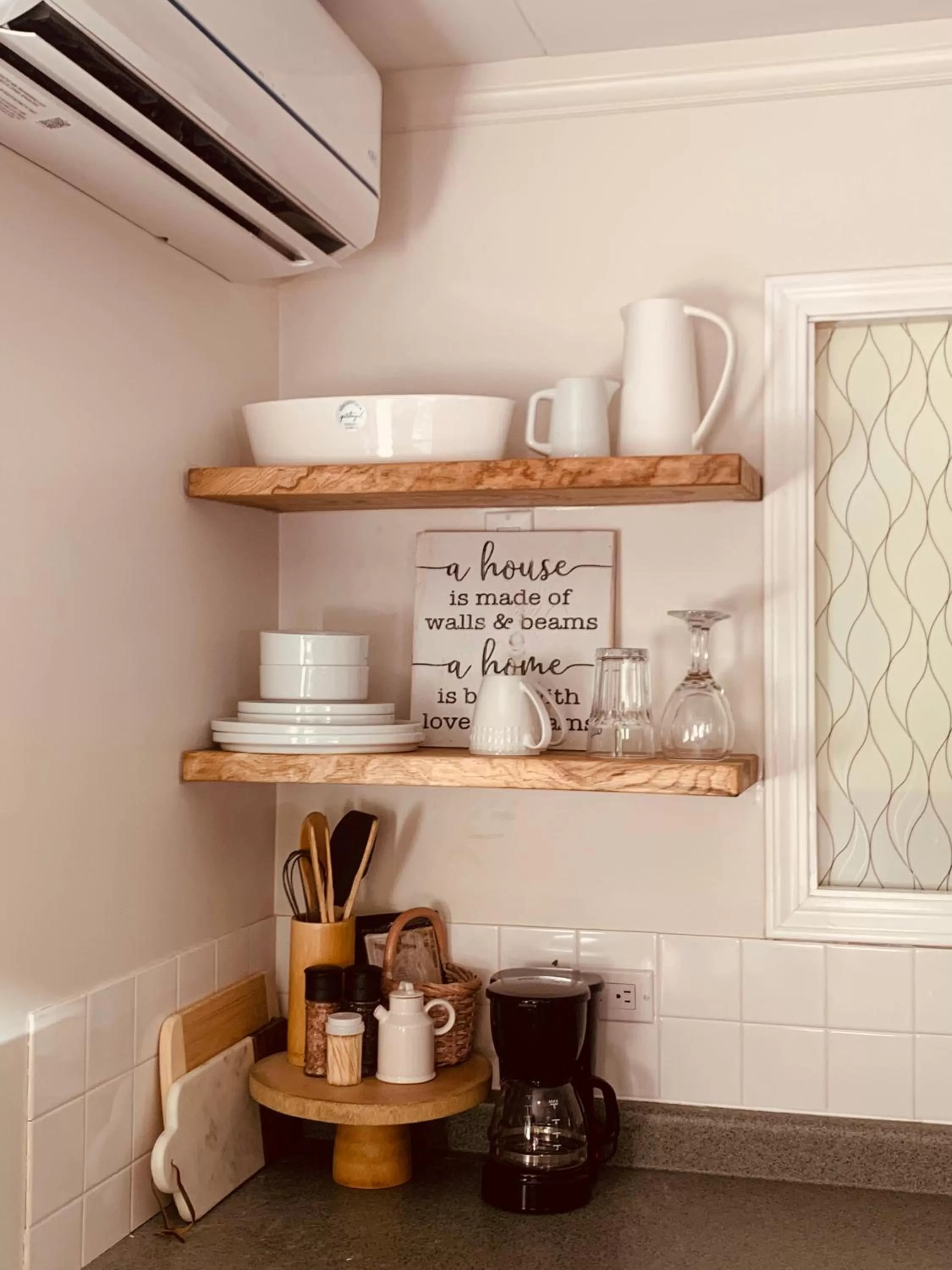 Coffee/tea facilities in Barefoot Villas and Retreat