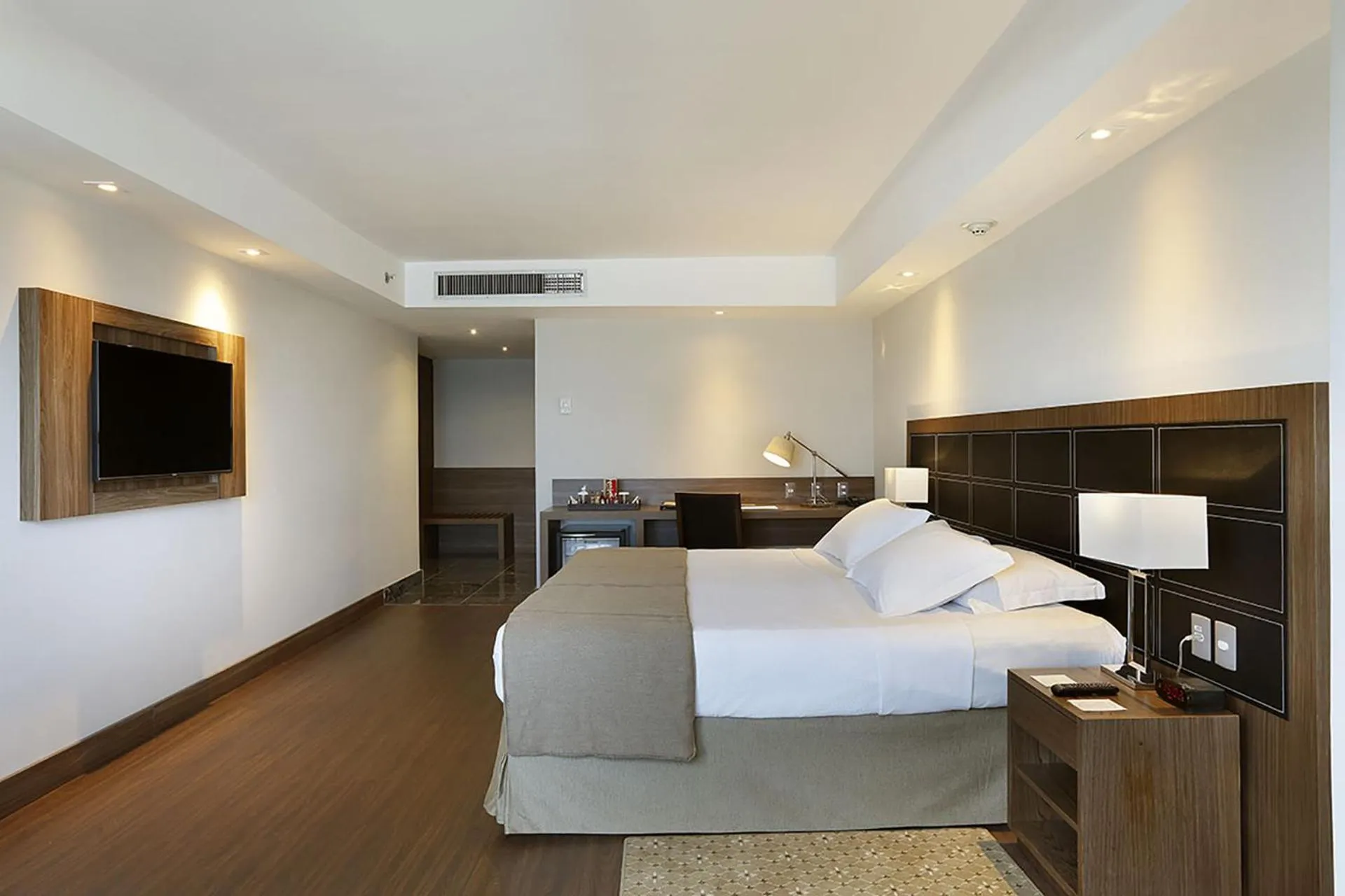 Photo of the whole room, Bed in Windsor Oceanico Hotel