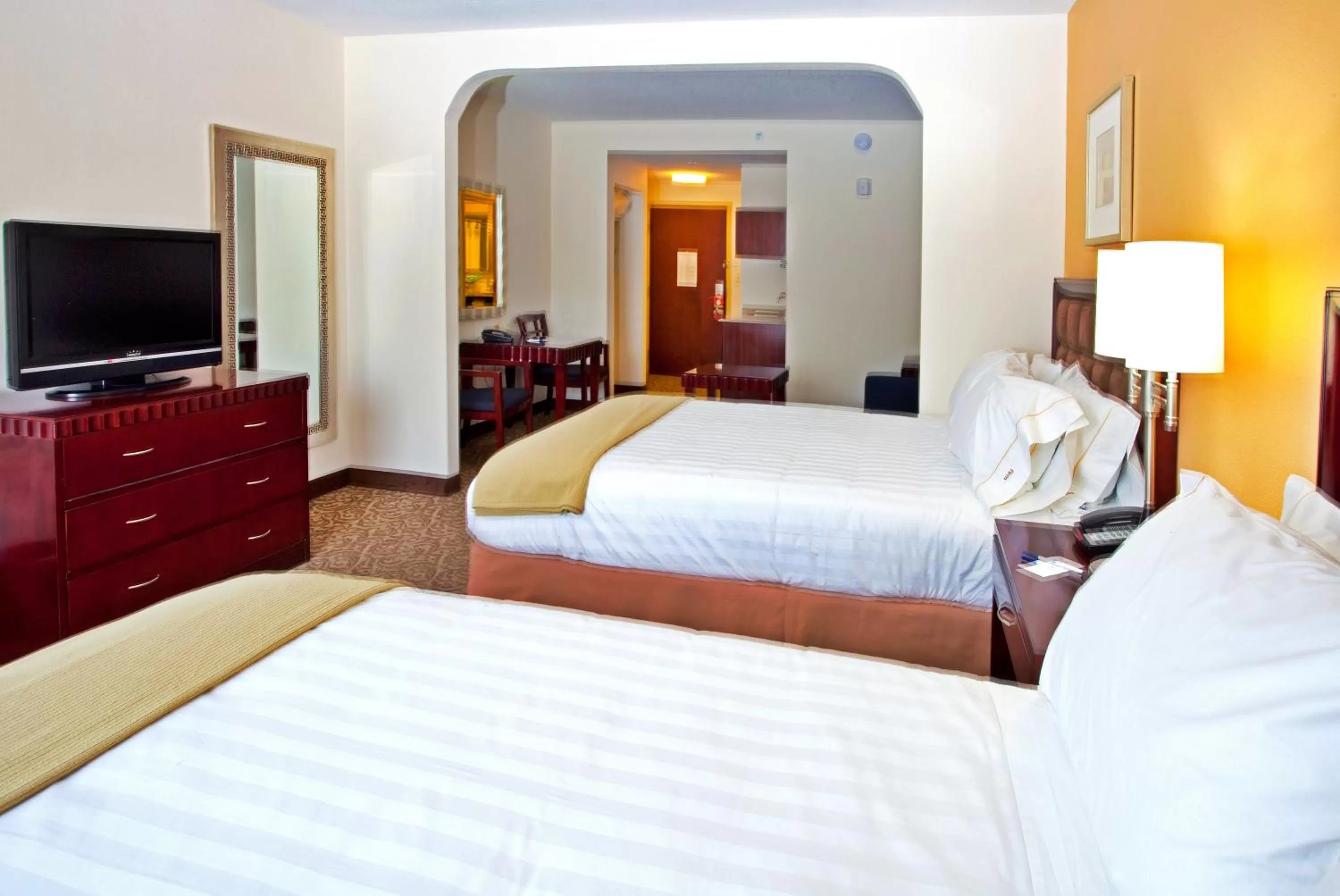 Photo of the whole room, Bed in Holiday Inn Express Hotel & Suites Brooksville-I-75 by IHG