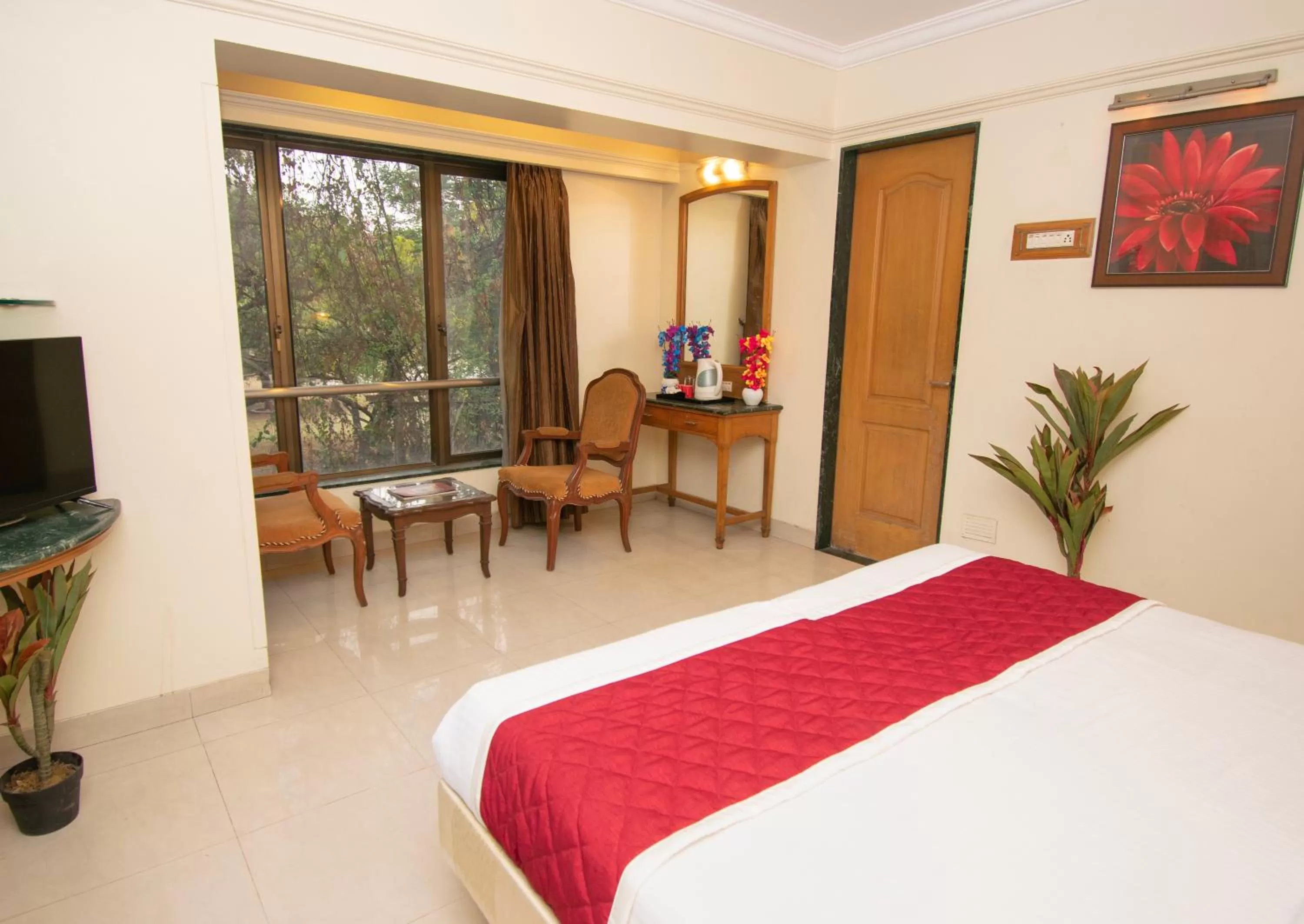 Photo of the whole room in Octave Bund Garden