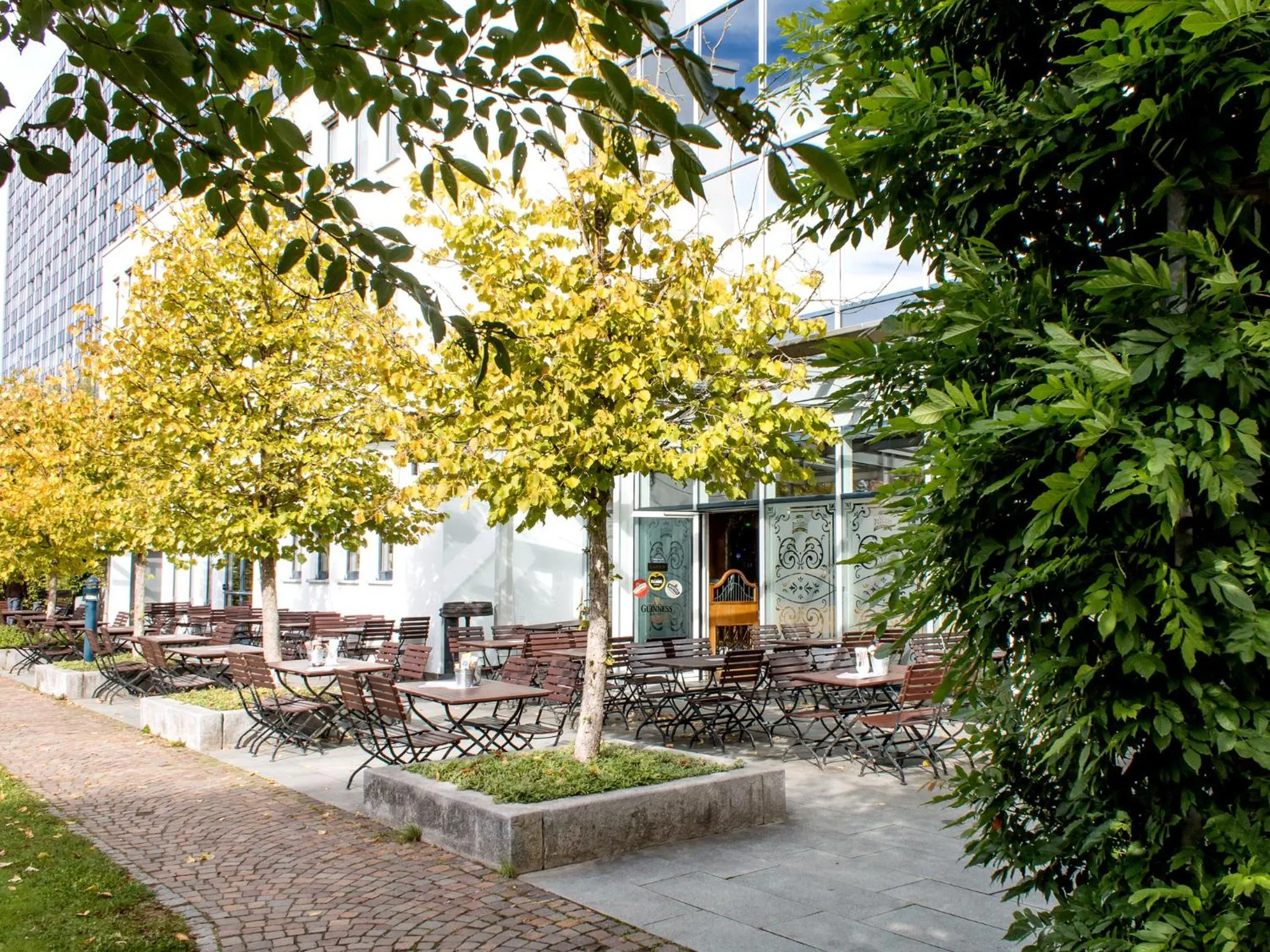 Restaurant/places to eat in DORMERO Hotel Stuttgart