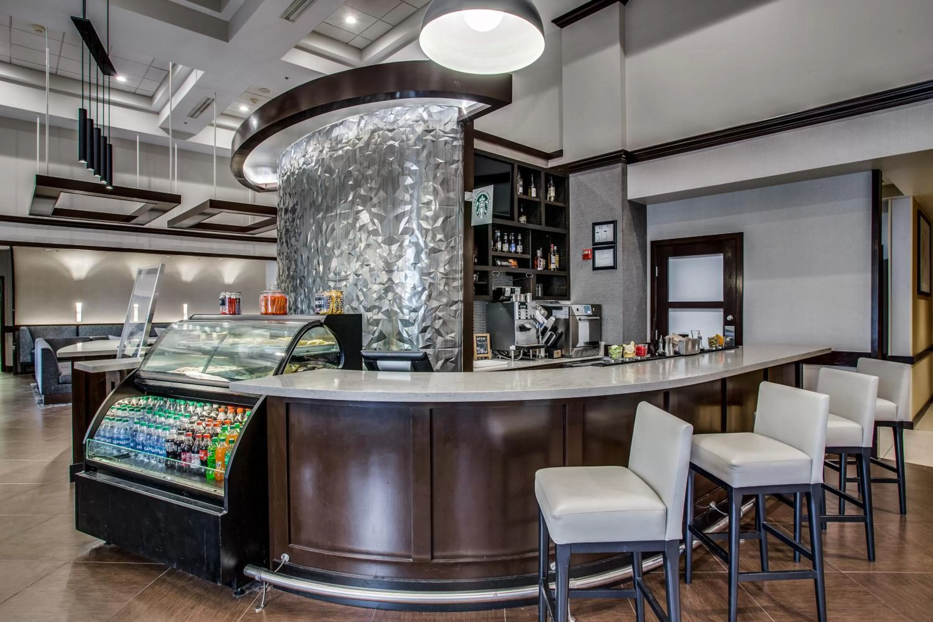Lounge or bar in Hyatt Place Fort Worth / Cityview