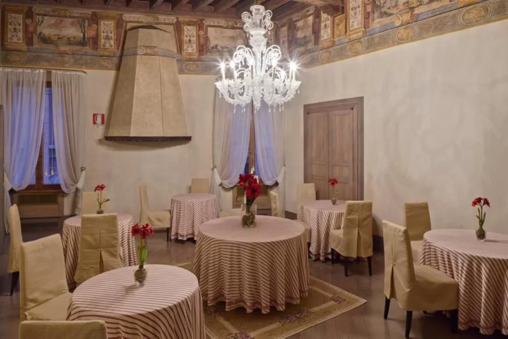 Restaurant/places to eat in Albergo Cappello