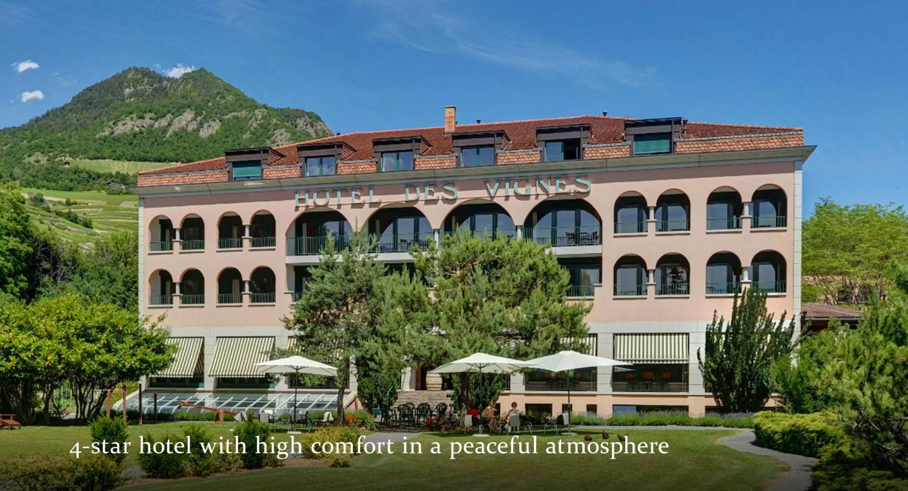 Facade/entrance in Hôtel des Vignes