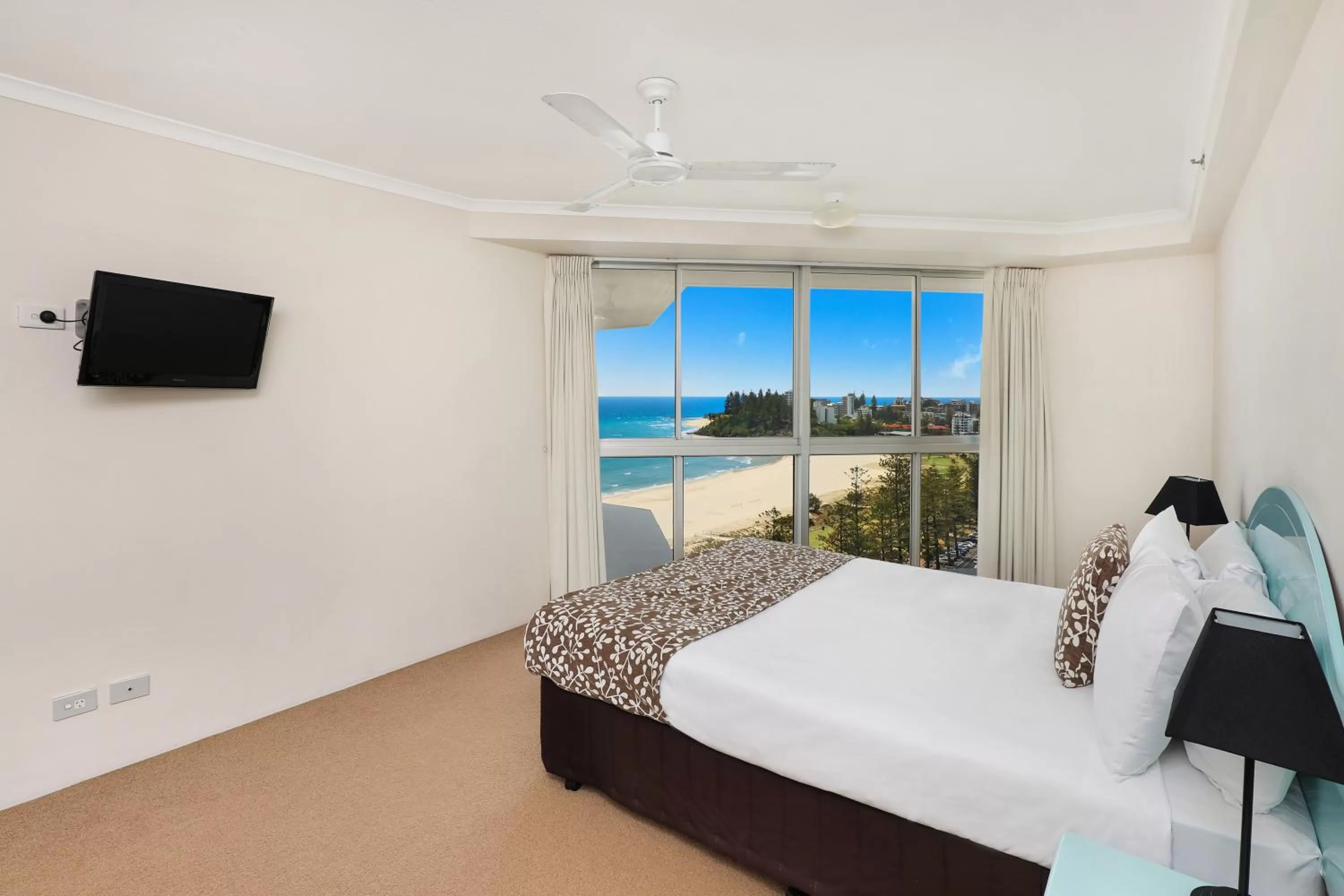 Bedroom, Bed in ULTIQA Points North