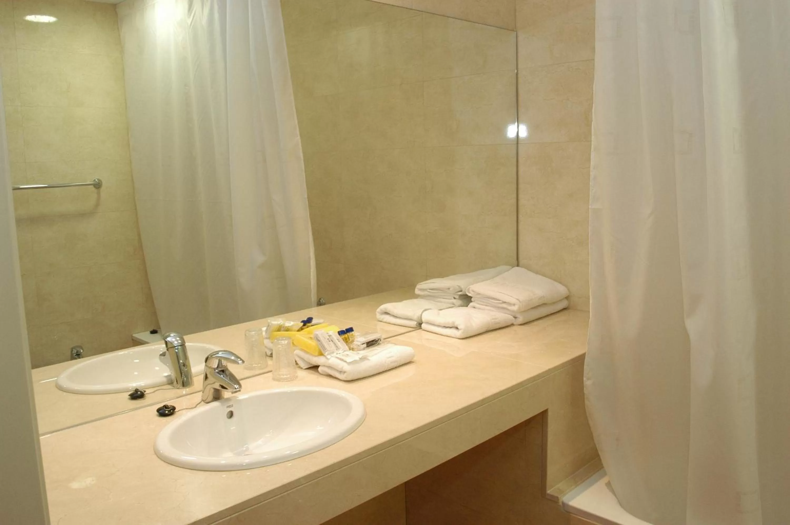 Bathroom in Hotel Les Torres